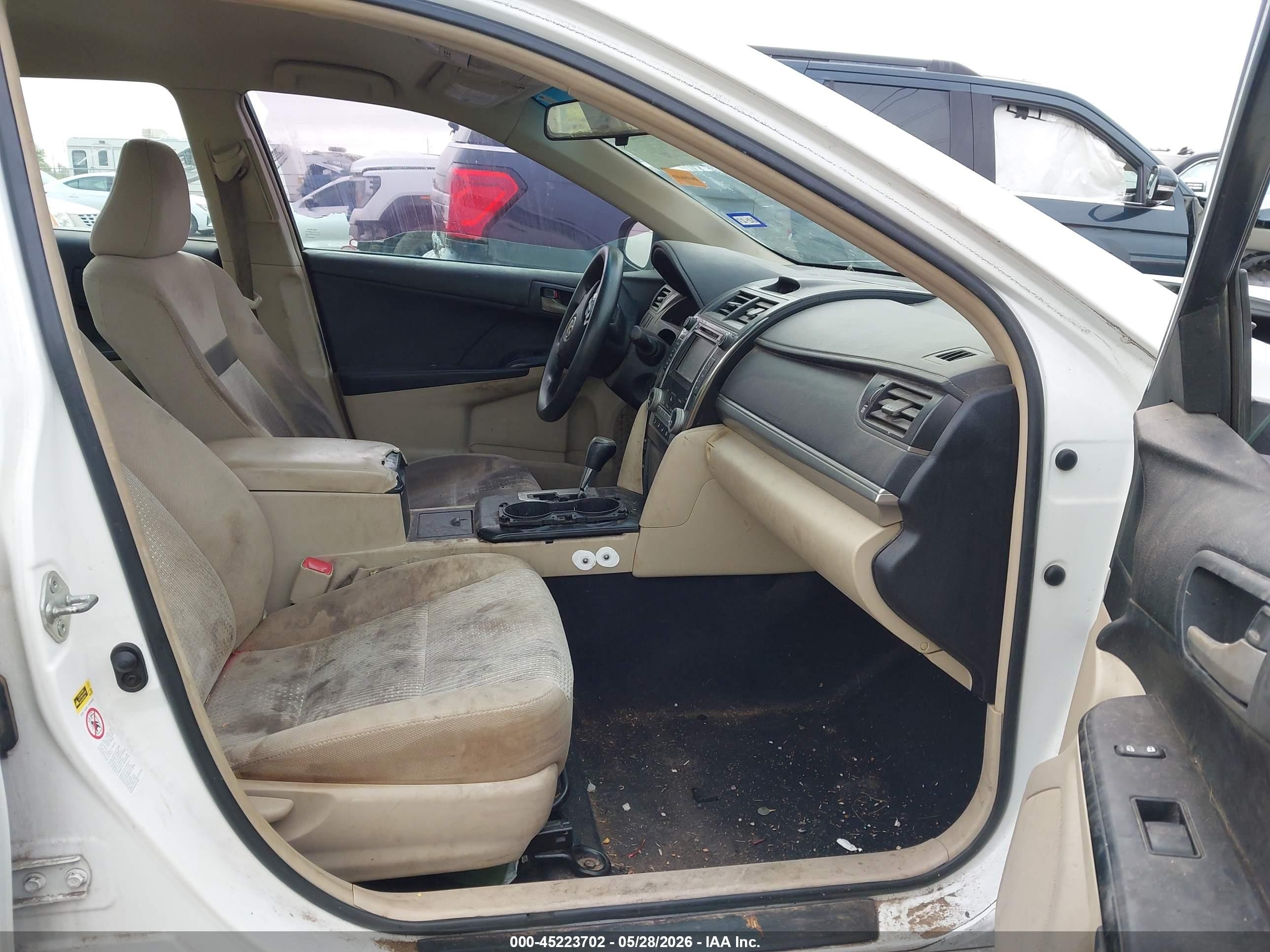 2012 Toyota Camry Le White vin: 4T1BF1FK5CU518720
