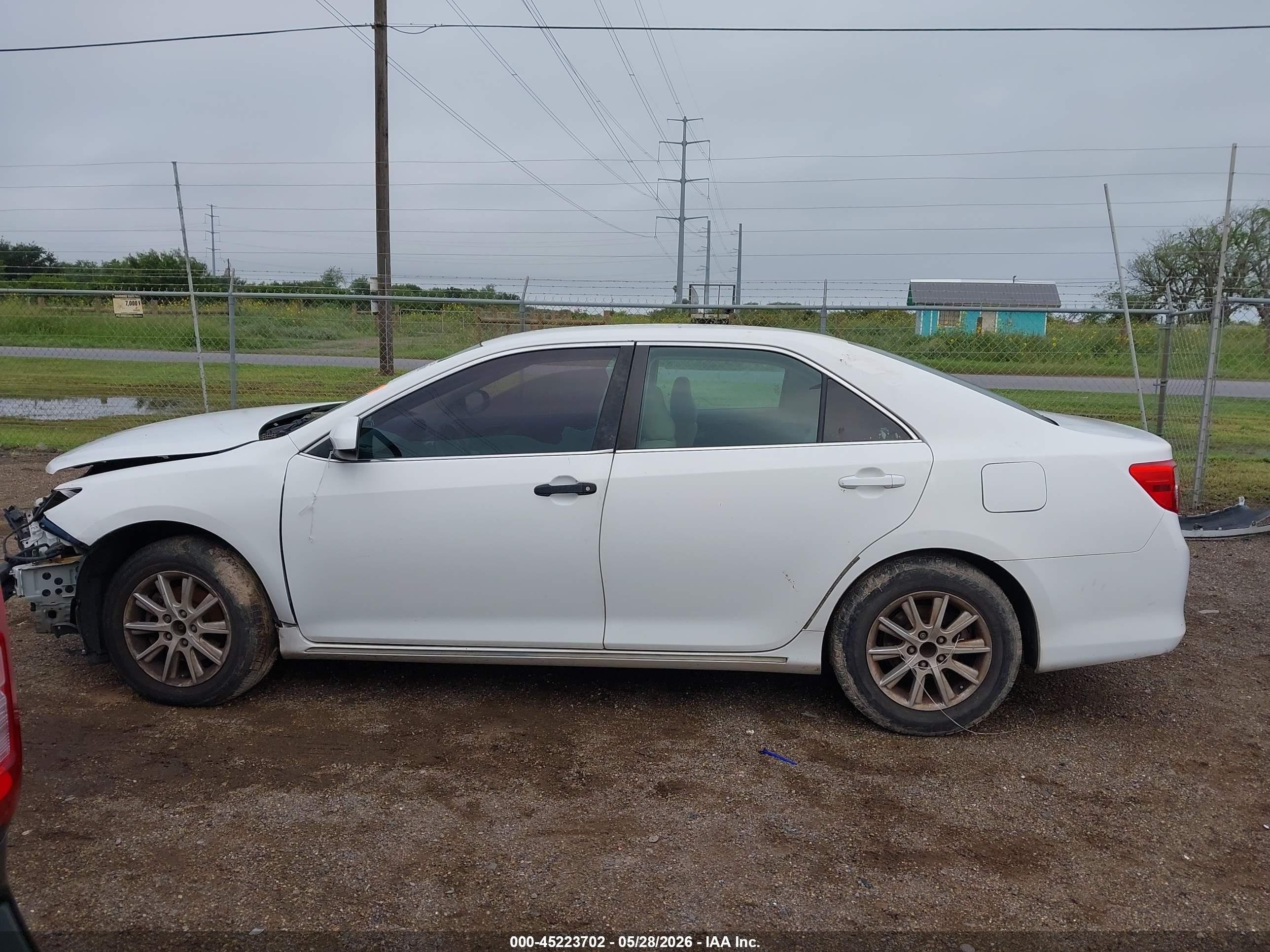 2012 Toyota Camry Le White vin: 4T1BF1FK5CU518720
