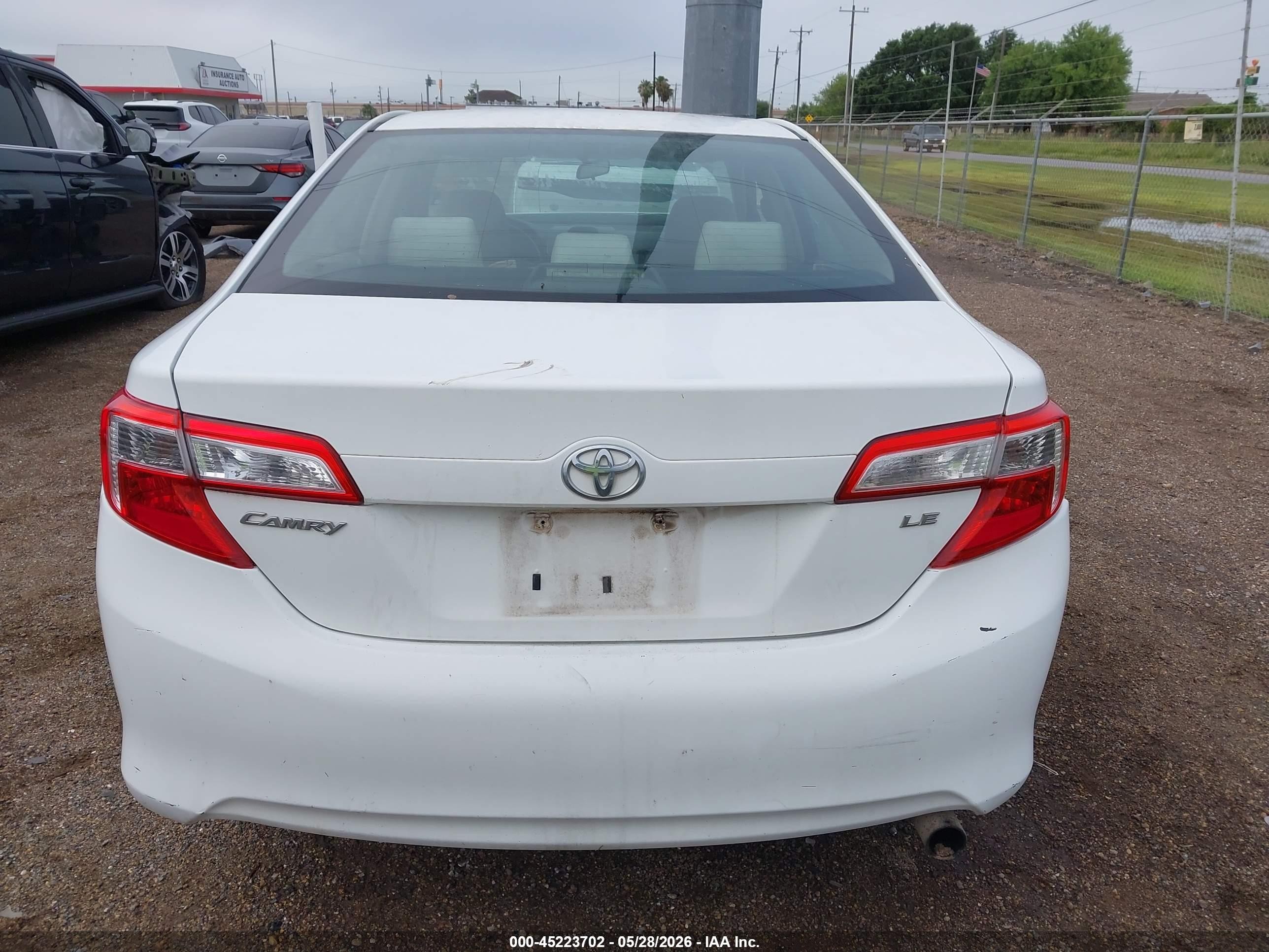 2012 Toyota Camry Le White vin: 4T1BF1FK5CU518720
