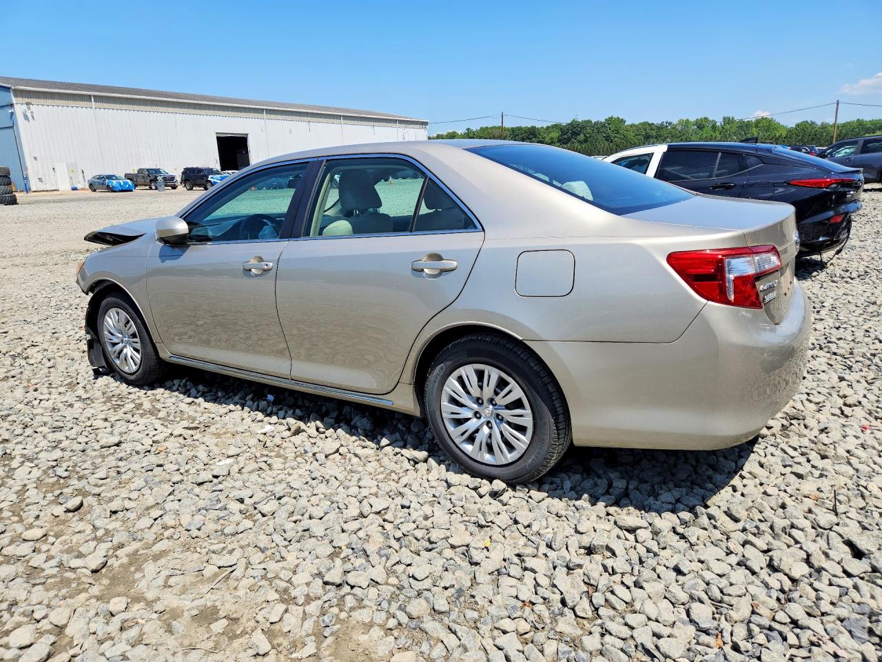 2013 Toyota Camry Le Gold vin: 4T1BF1FK5DU206768