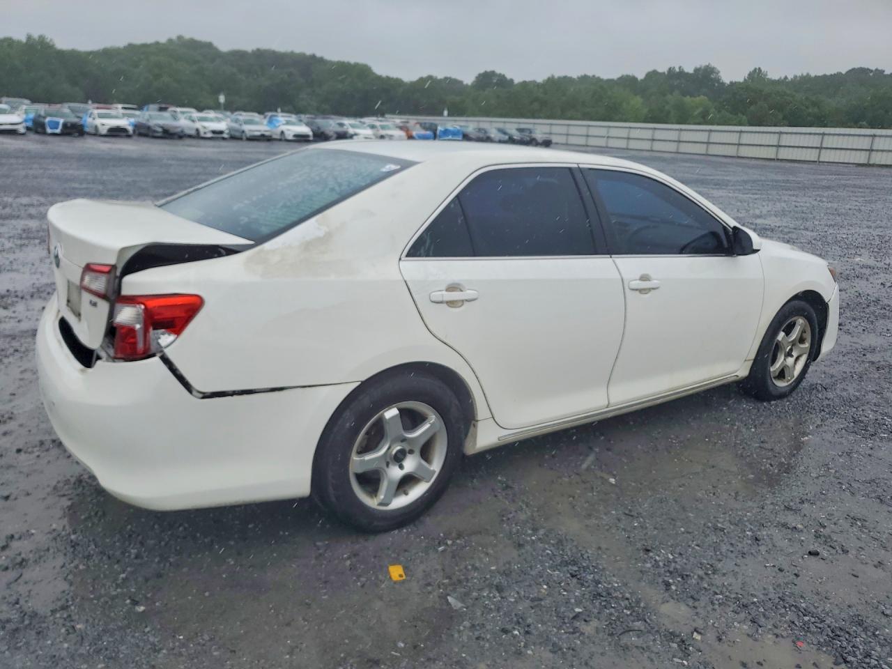 2013 Toyota Camry Le White vin: 4T1BF1FK5DU698606