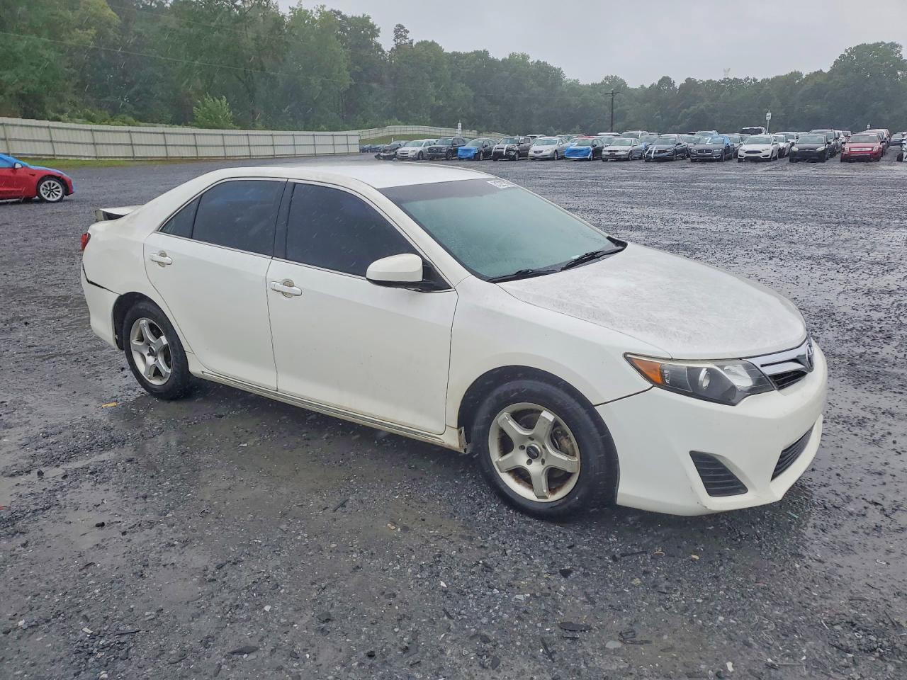 2013 Toyota Camry Le White vin: 4T1BF1FK5DU698606