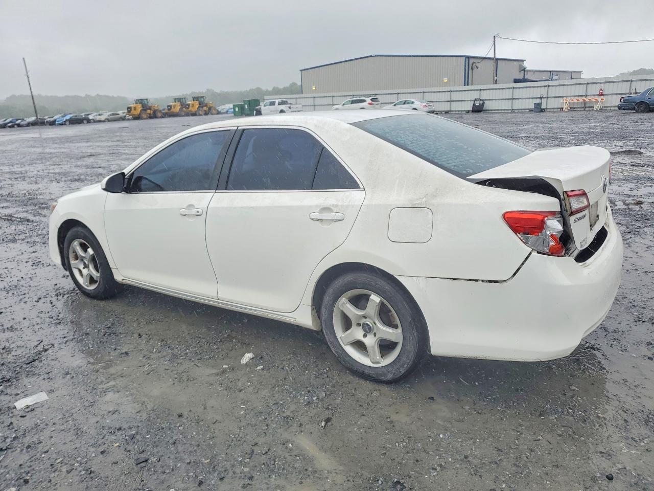 2013 Toyota Camry Le White vin: 4T1BF1FK5DU698606