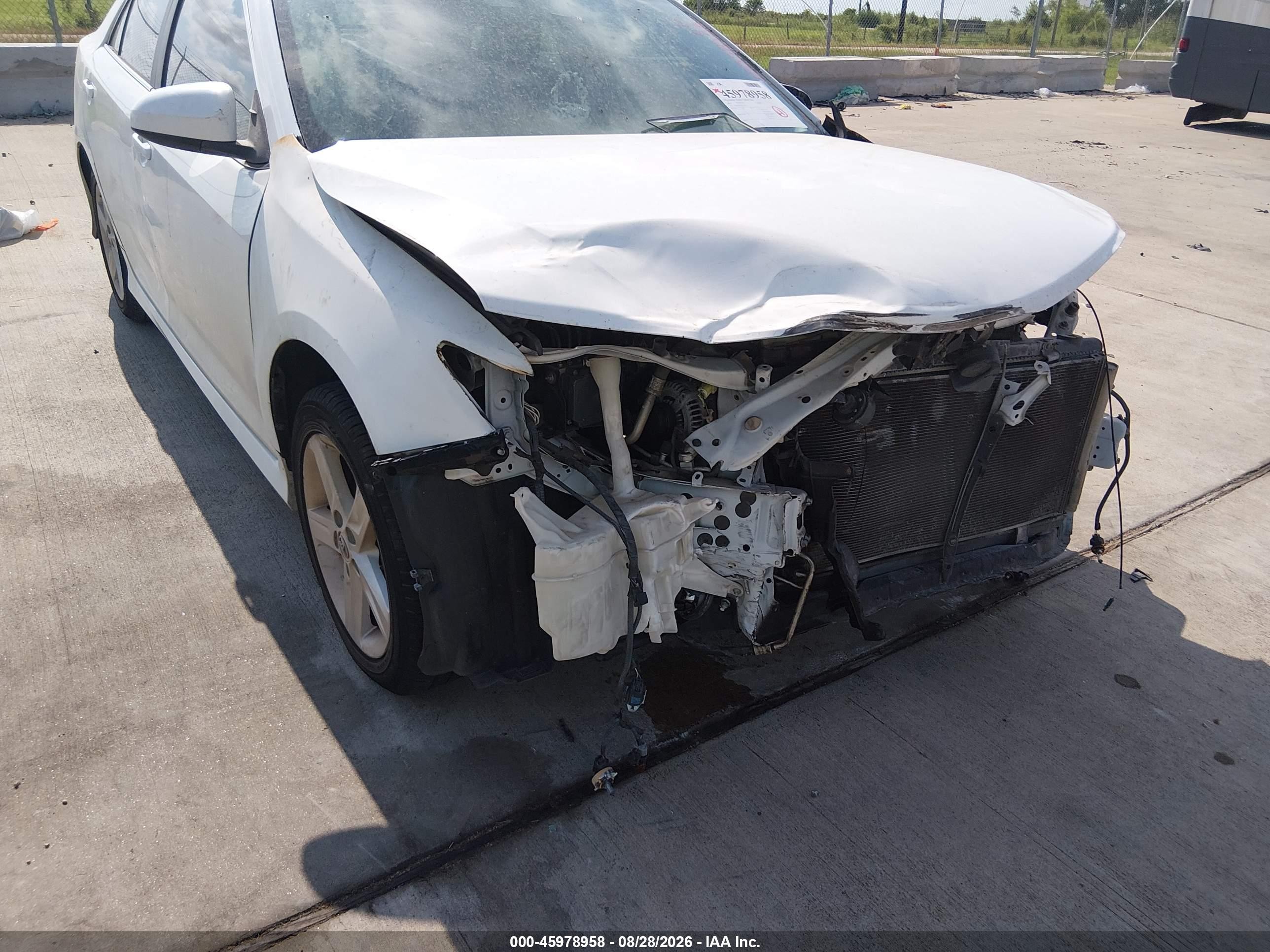 2014 Toyota Camry Se White vin: 4T1BF1FK5EU324675