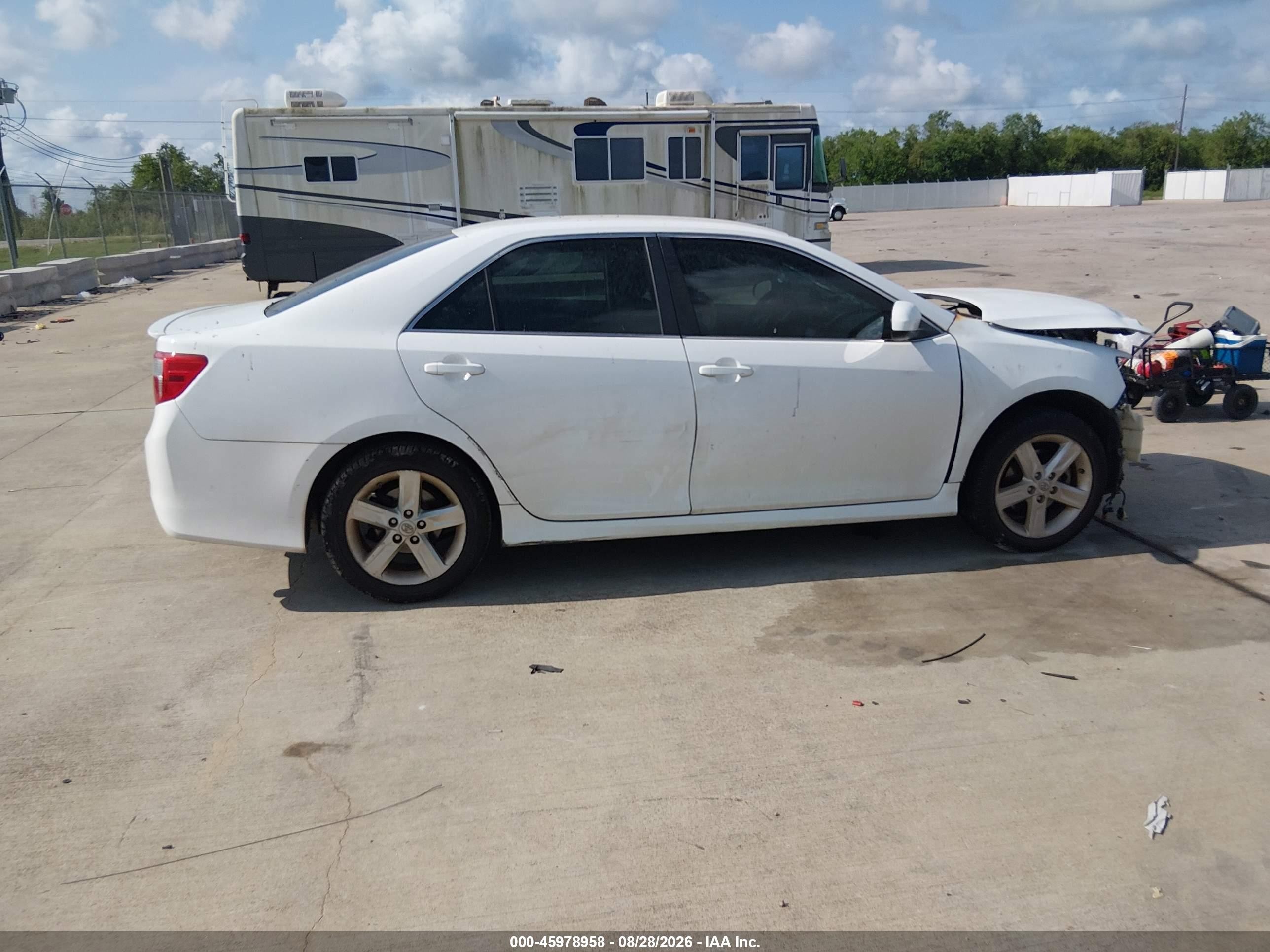 2014 Toyota Camry Se White vin: 4T1BF1FK5EU324675