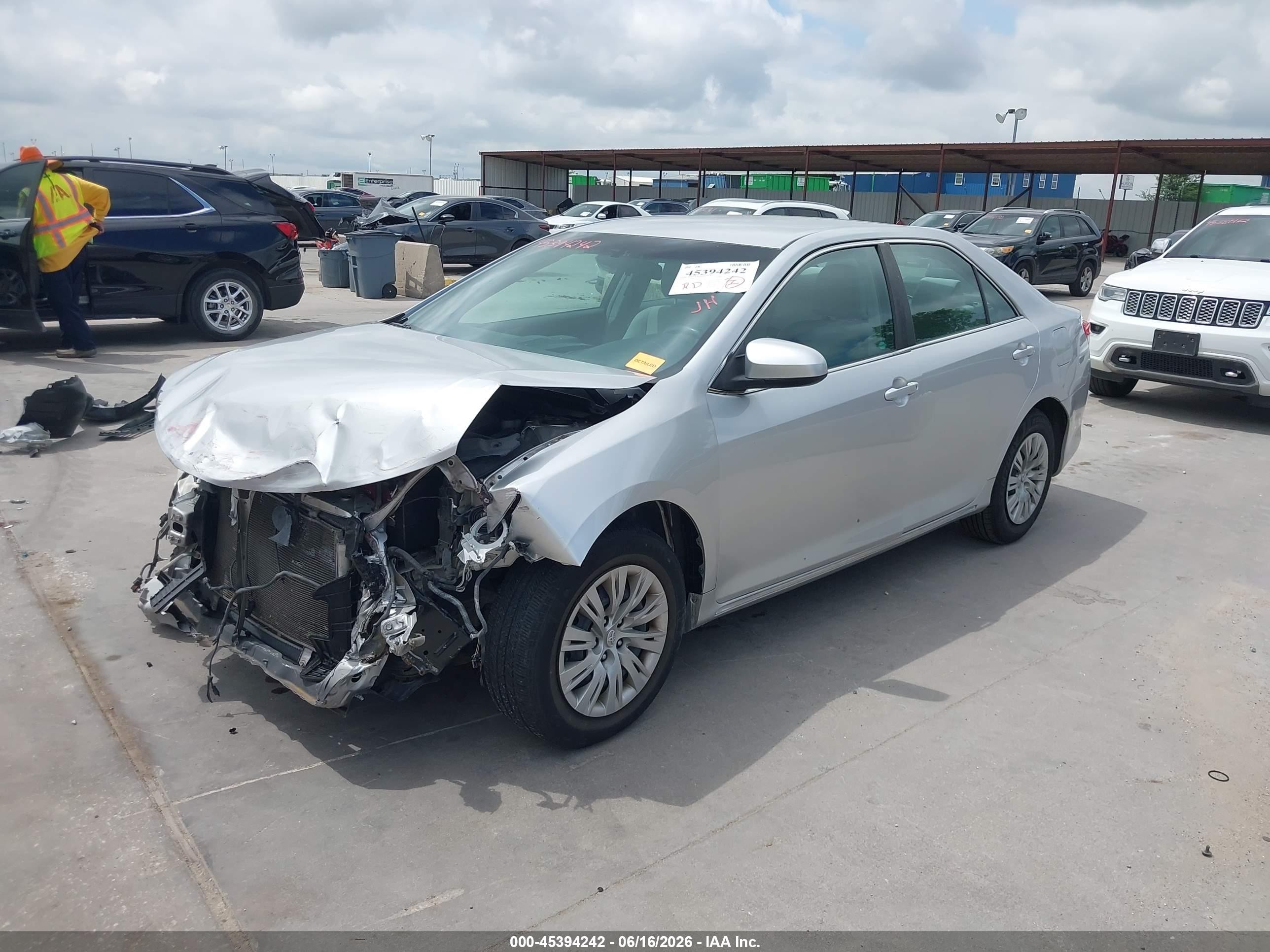 2014 Toyota Camry Le Серебряный vin: 4T1BF1FK5EU329049