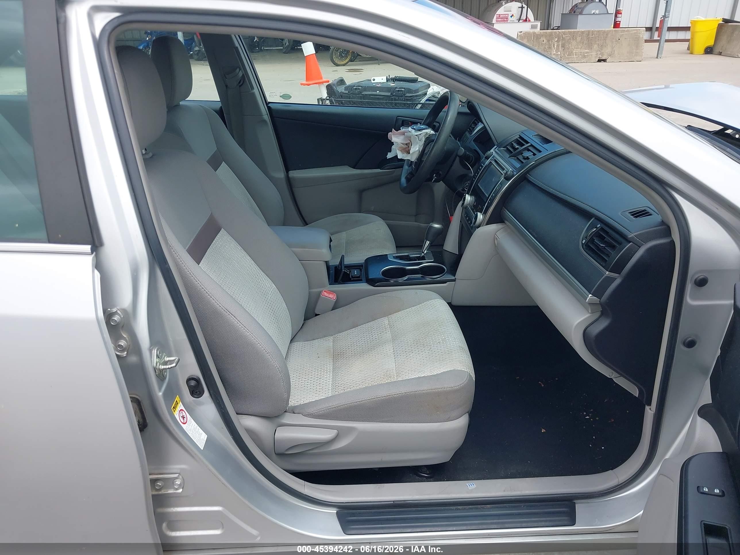 2014 Toyota Camry Le Серебряный vin: 4T1BF1FK5EU329049