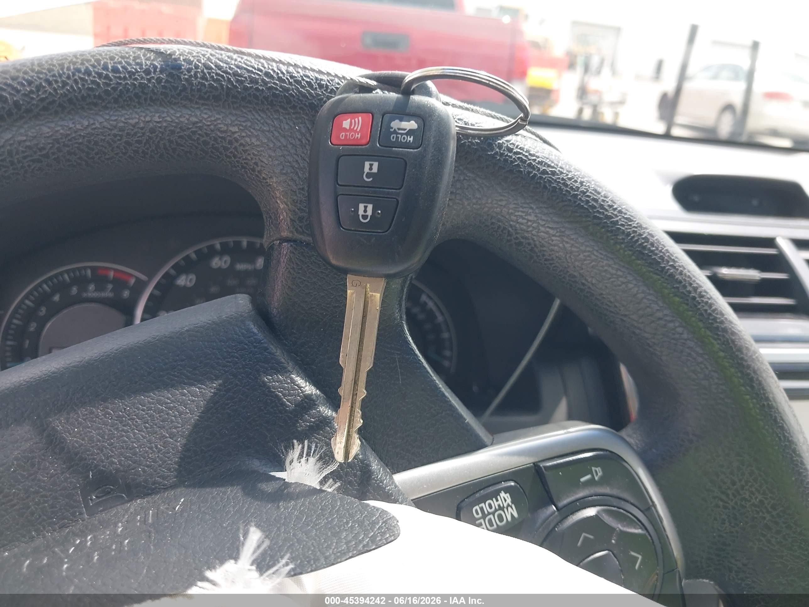 2014 Toyota Camry Le Серебряный vin: 4T1BF1FK5EU329049