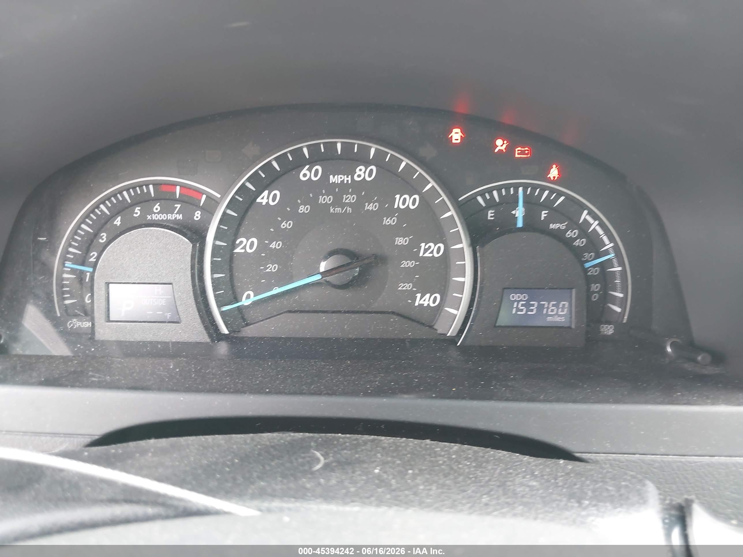 2014 Toyota Camry Le Серебряный vin: 4T1BF1FK5EU329049