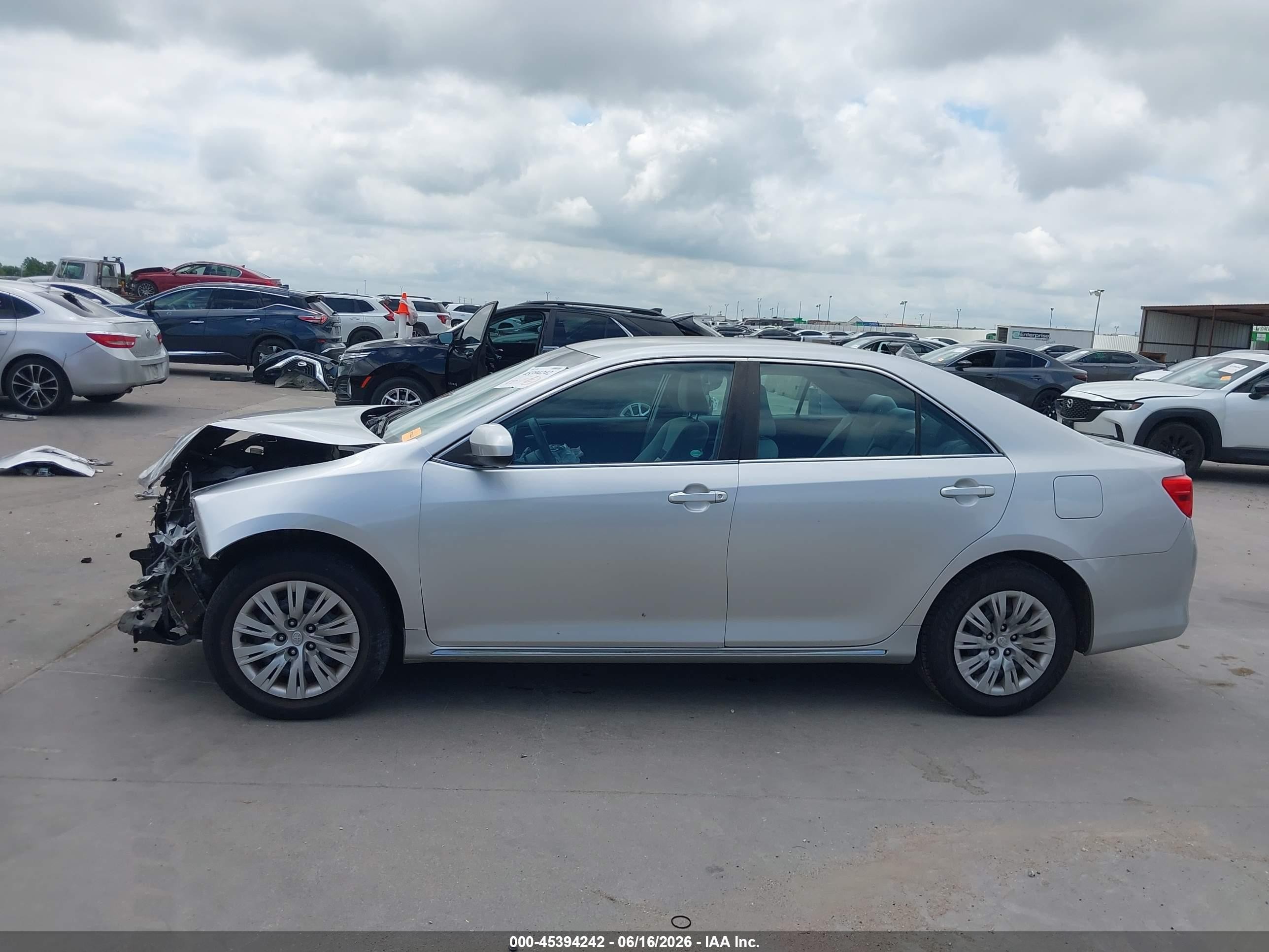2014 Toyota Camry Le Серебряный vin: 4T1BF1FK5EU329049