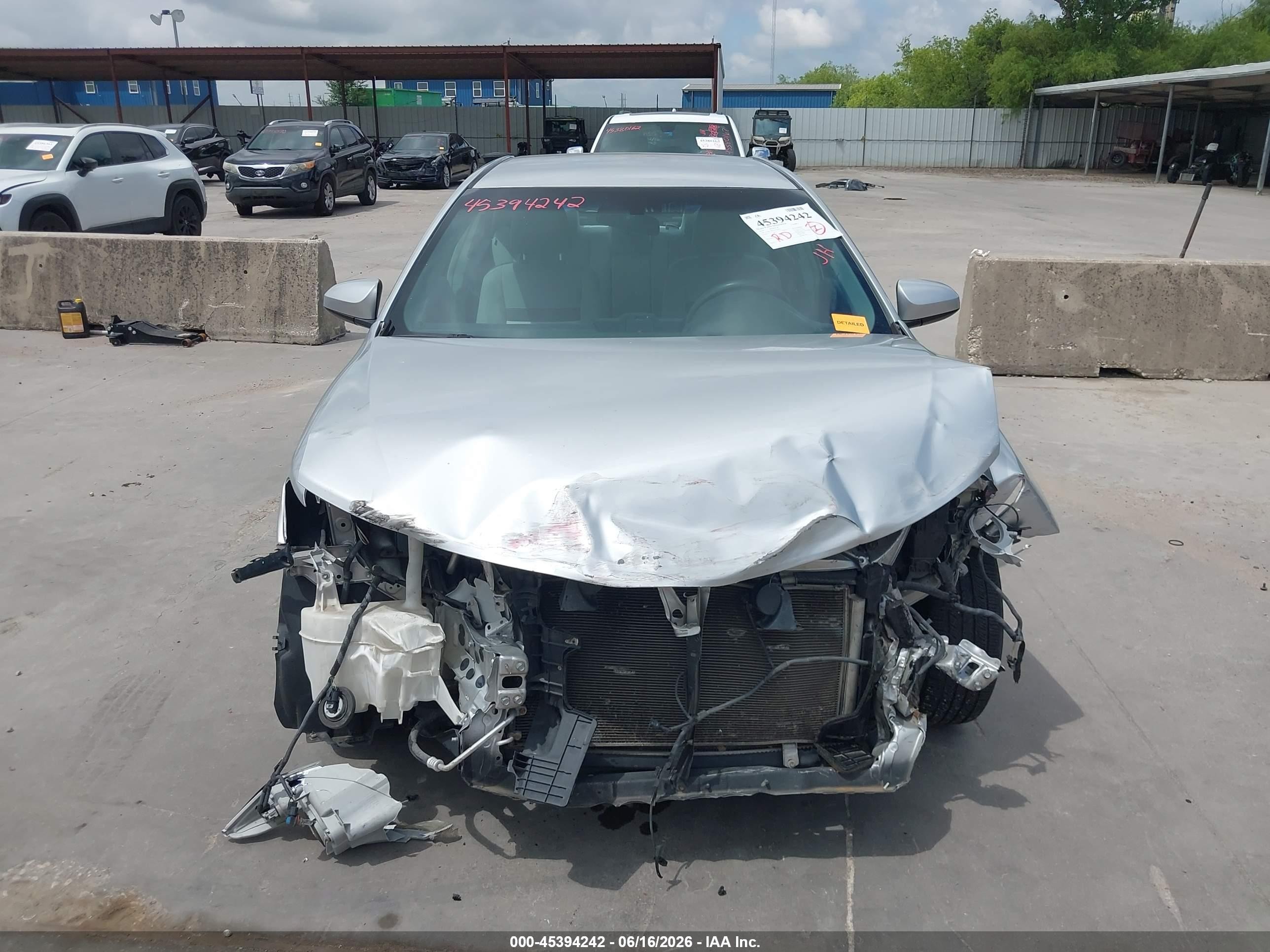2014 Toyota Camry Le Серебряный vin: 4T1BF1FK5EU329049