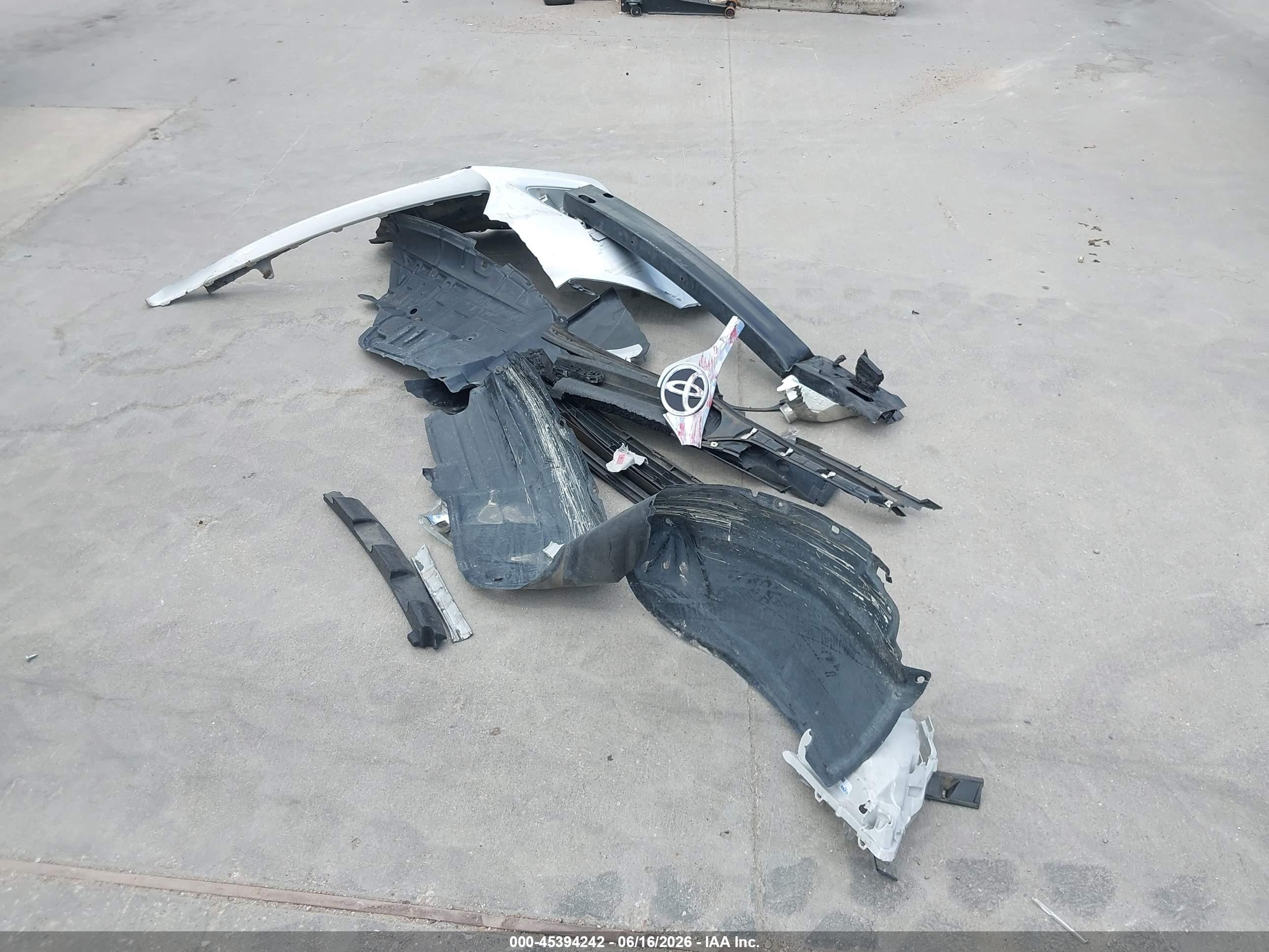 2014 Toyota Camry Le Серебряный vin: 4T1BF1FK5EU329049