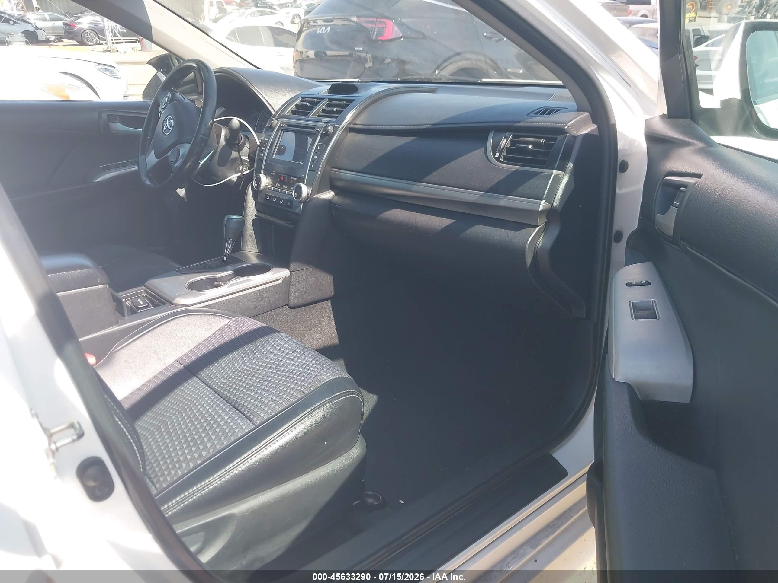 2014 Toyota Camry Se White vin: 4T1BF1FK5EU341315