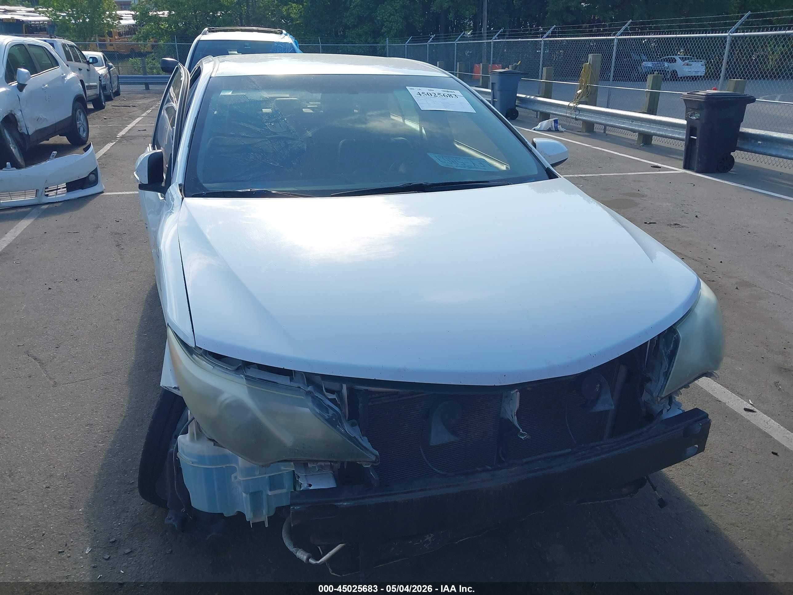 2014 Toyota Camry Se White vin: 4T1BF1FK5EU353996