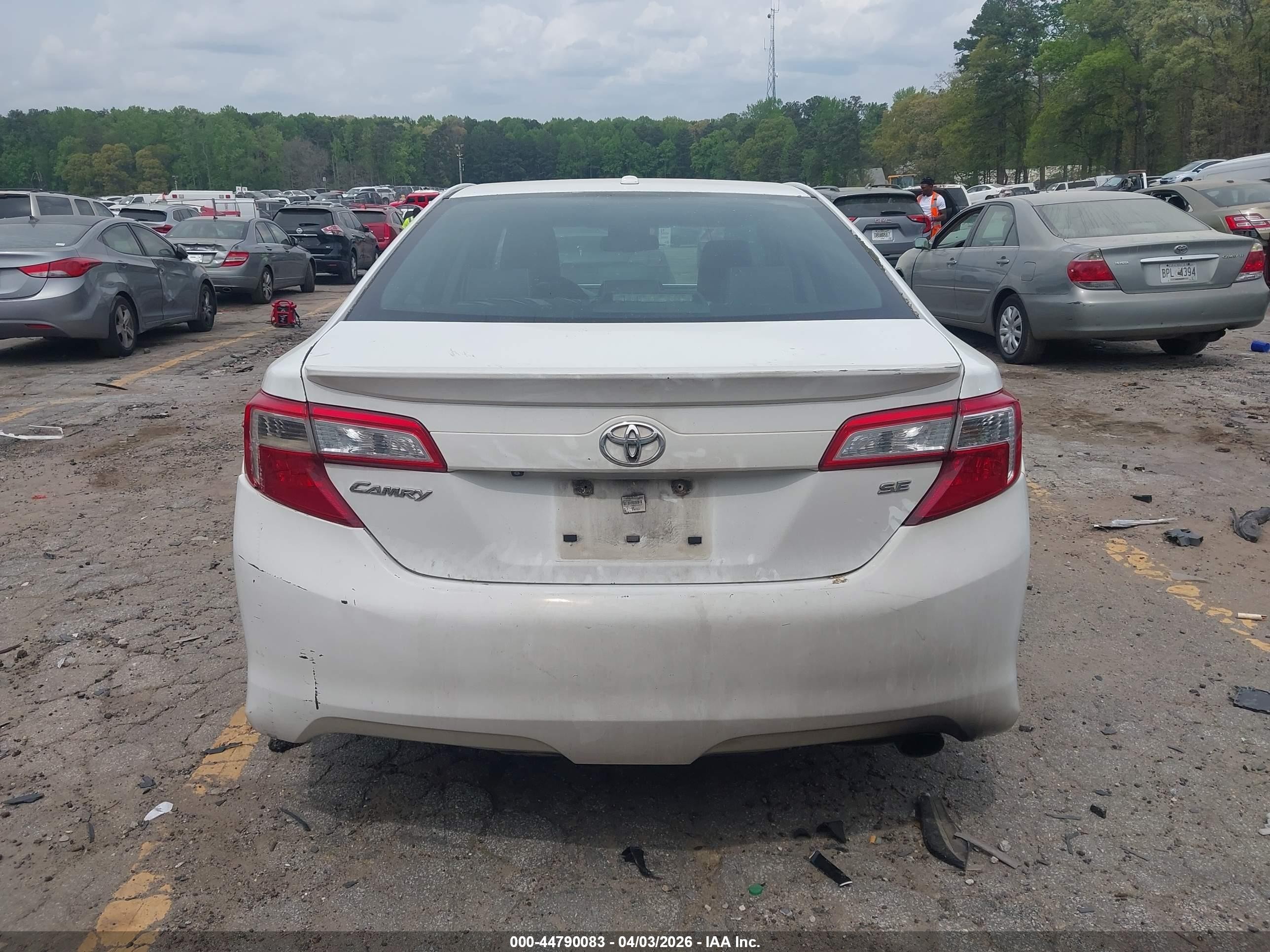 2014 Toyota Camry Se White vin: 4T1BF1FK5EU356493