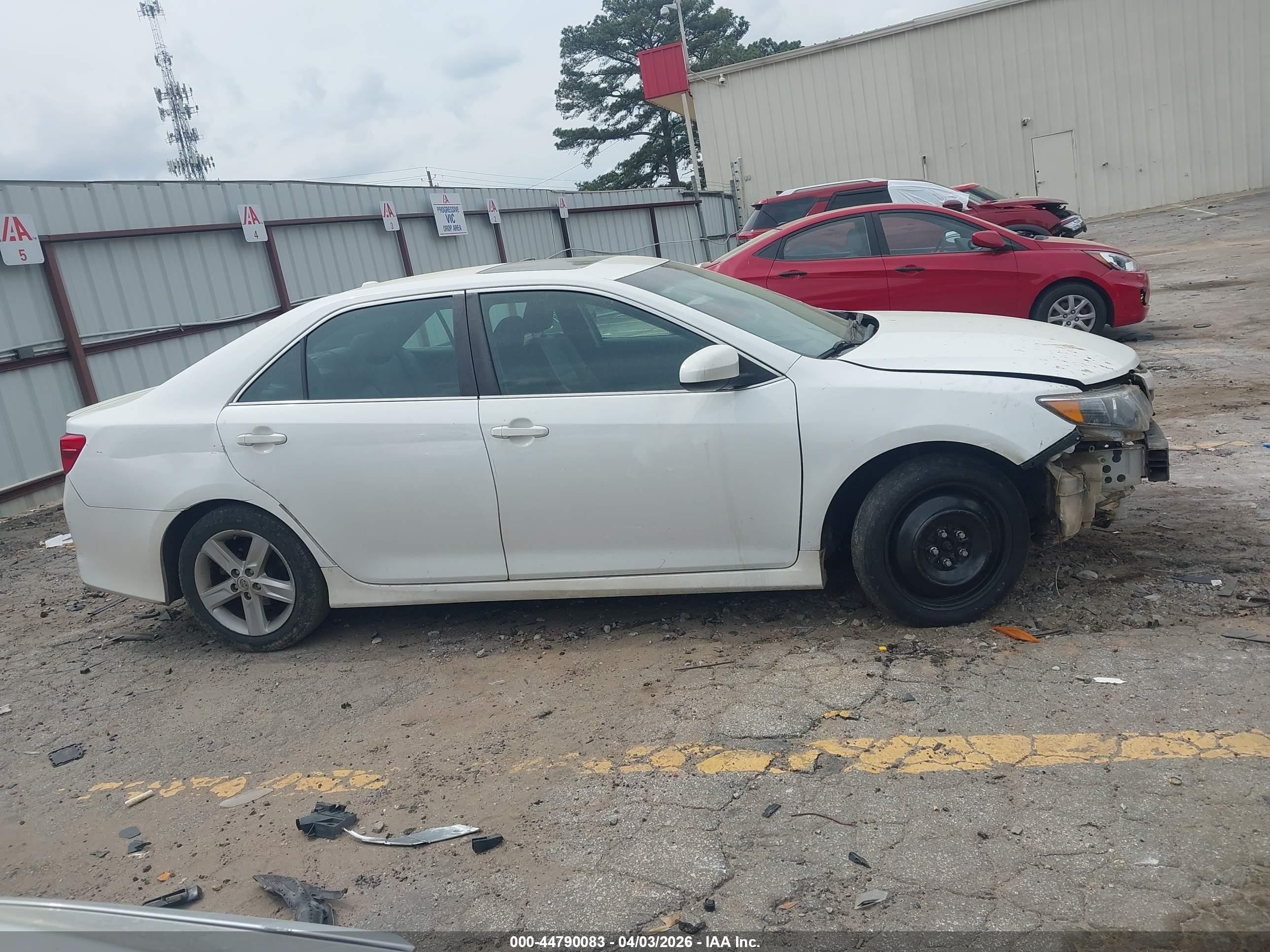 2014 Toyota Camry Se White vin: 4T1BF1FK5EU356493