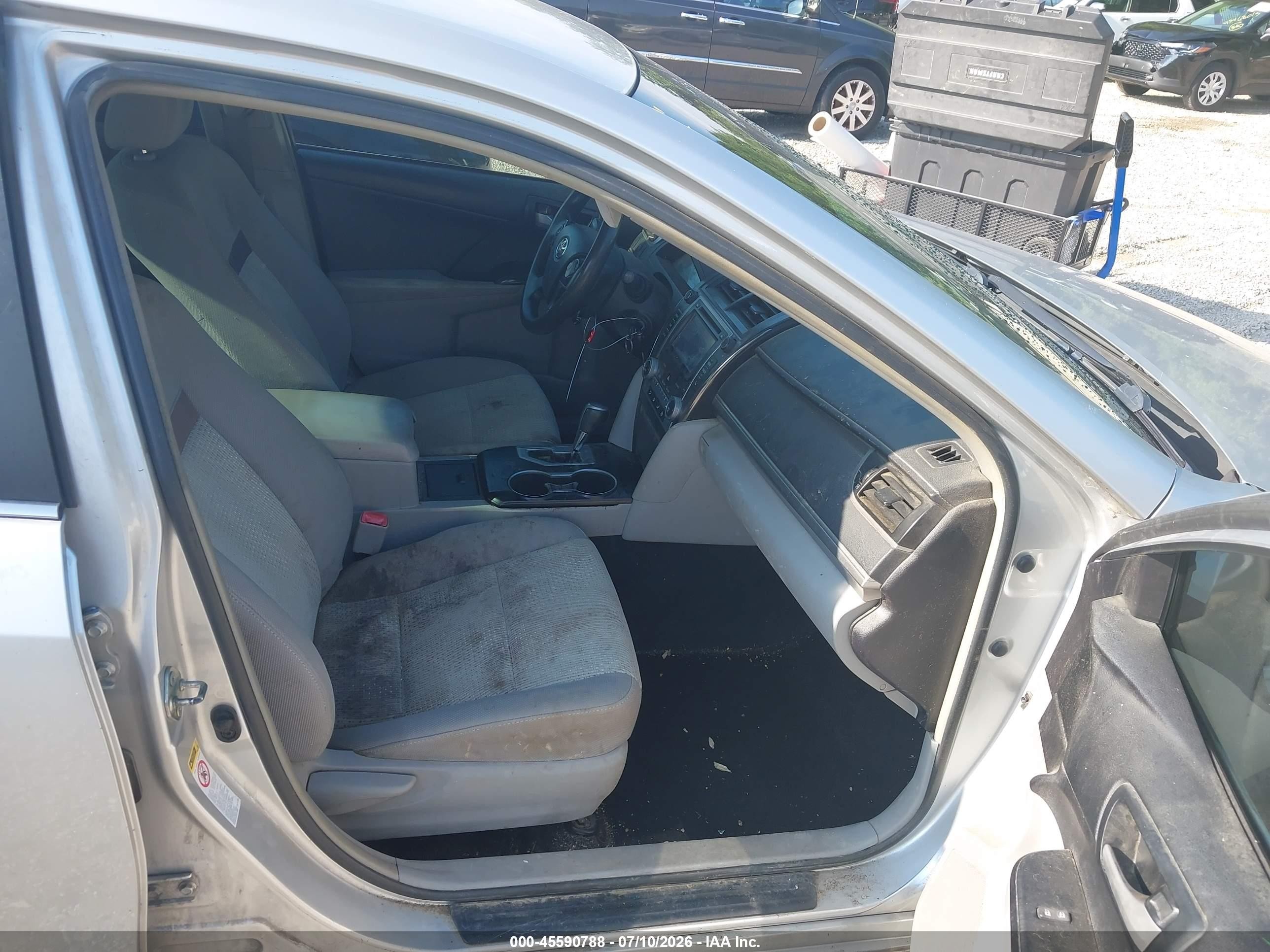 2014 Toyota Camry Le Silver vin: 4T1BF1FK5EU361032