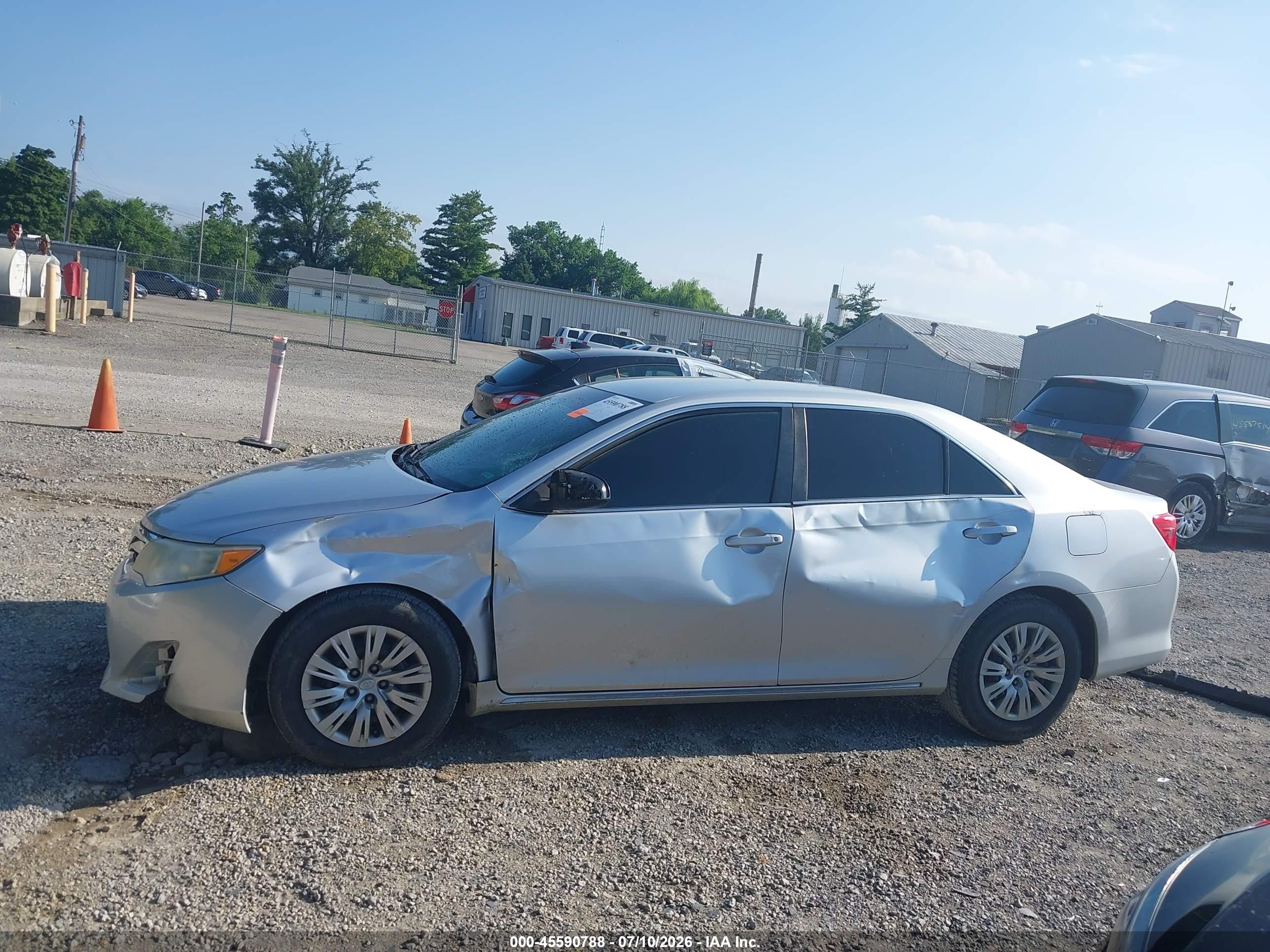 2014 Toyota Camry Le Silver vin: 4T1BF1FK5EU361032