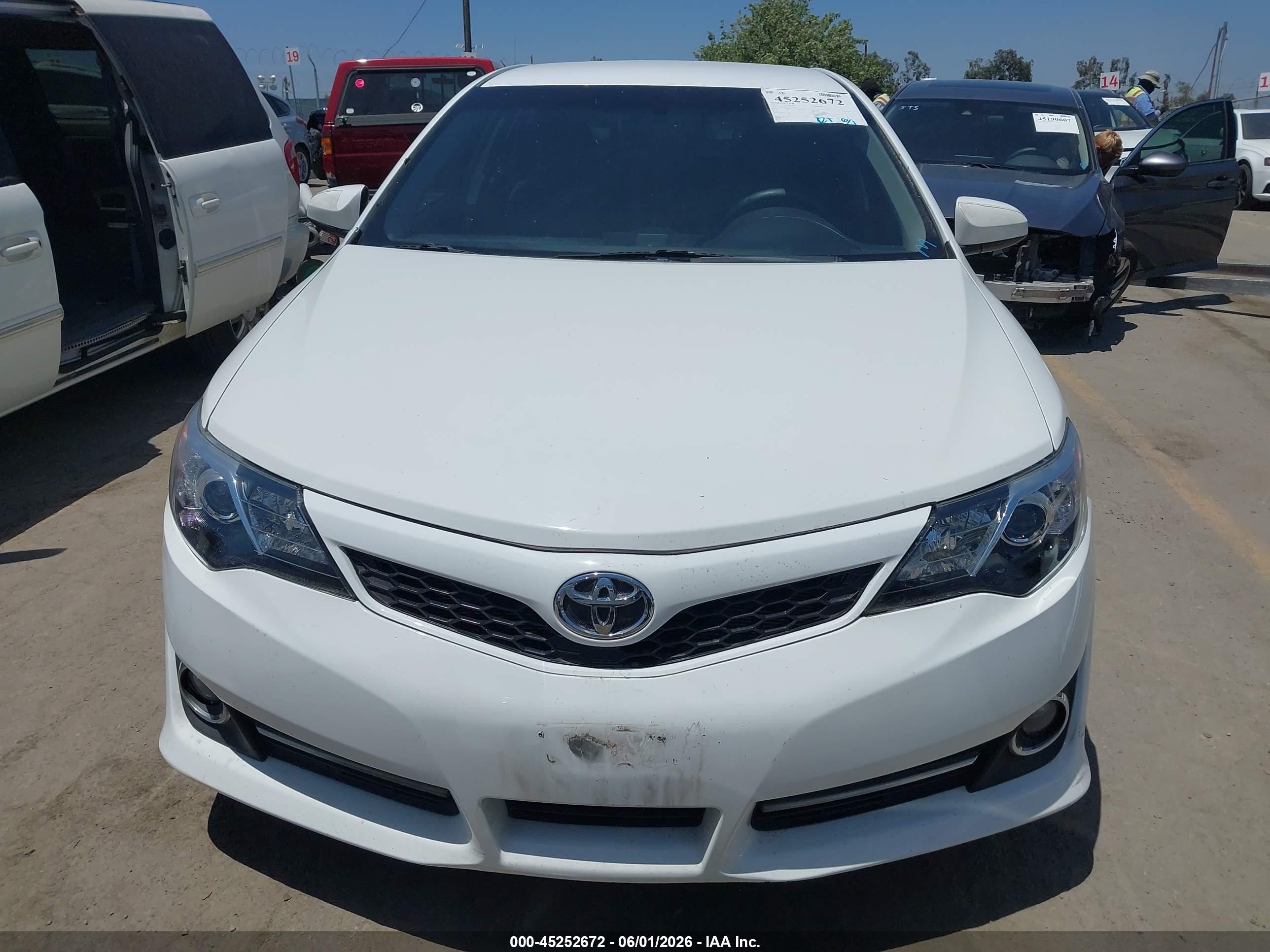 2014 Toyota Camry Se White vin: 4T1BF1FK5EU371205