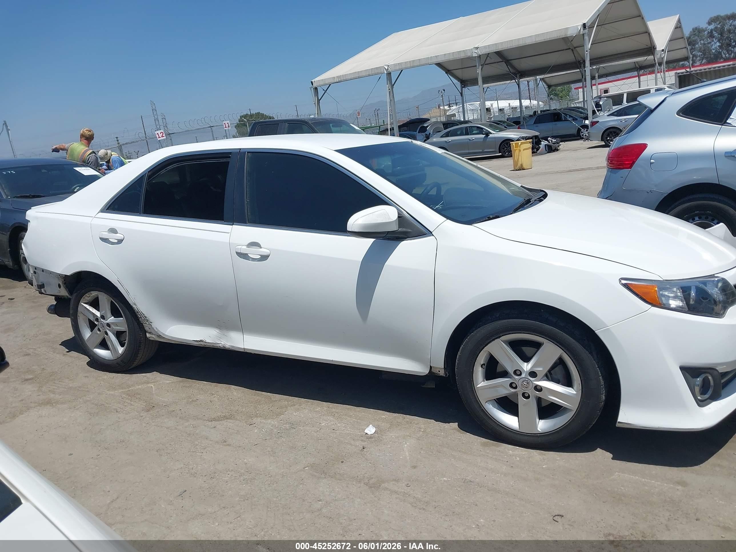 2014 Toyota Camry Se White vin: 4T1BF1FK5EU371205