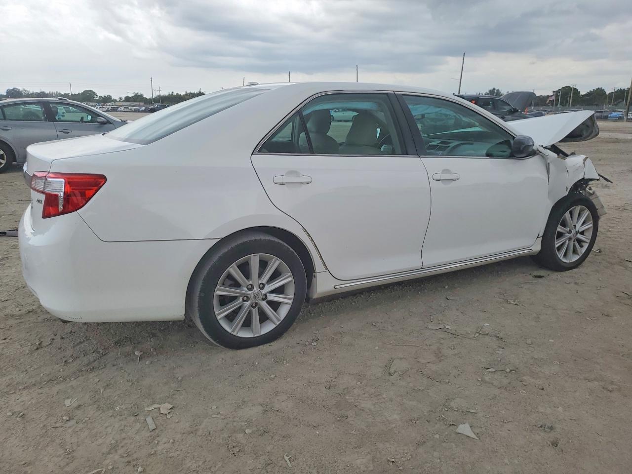 2014 Toyota Camry Xle White vin: 4T1BF1FK5EU371799