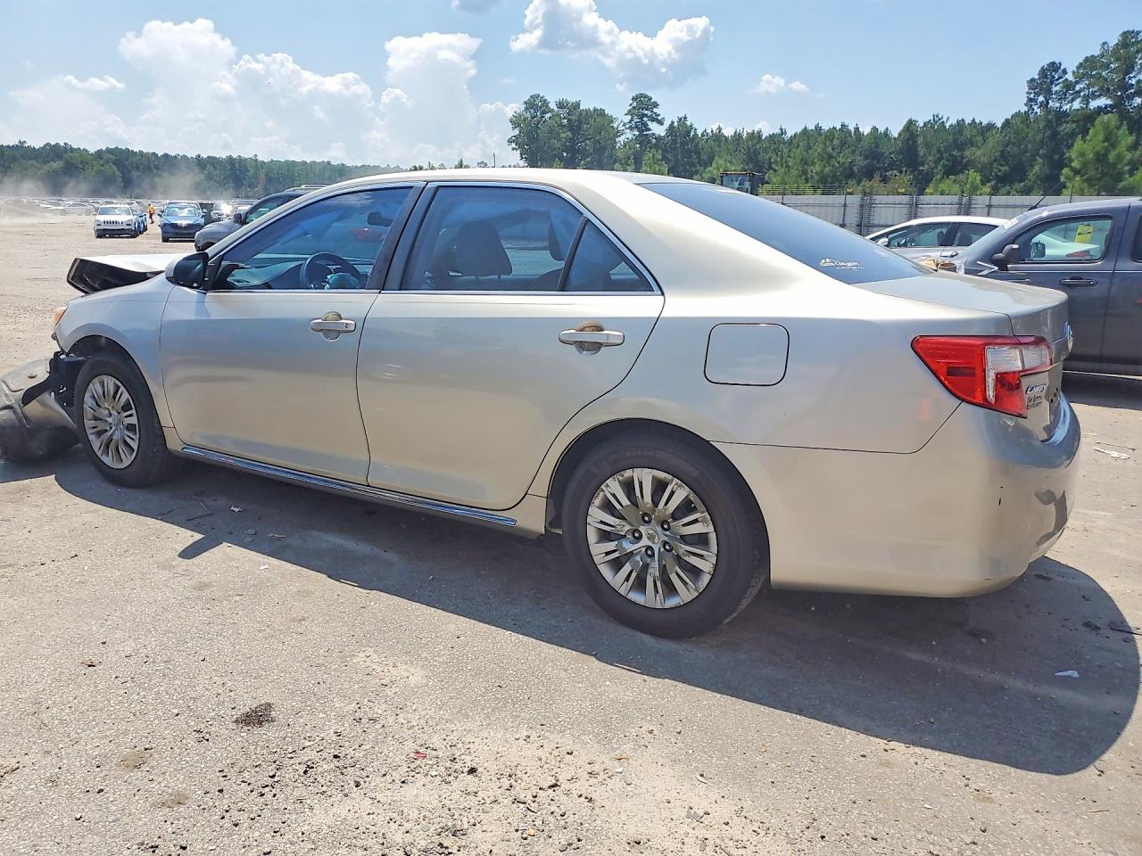 2014 Toyota Camry Le Gold vin: 4T1BF1FK5EU382124
