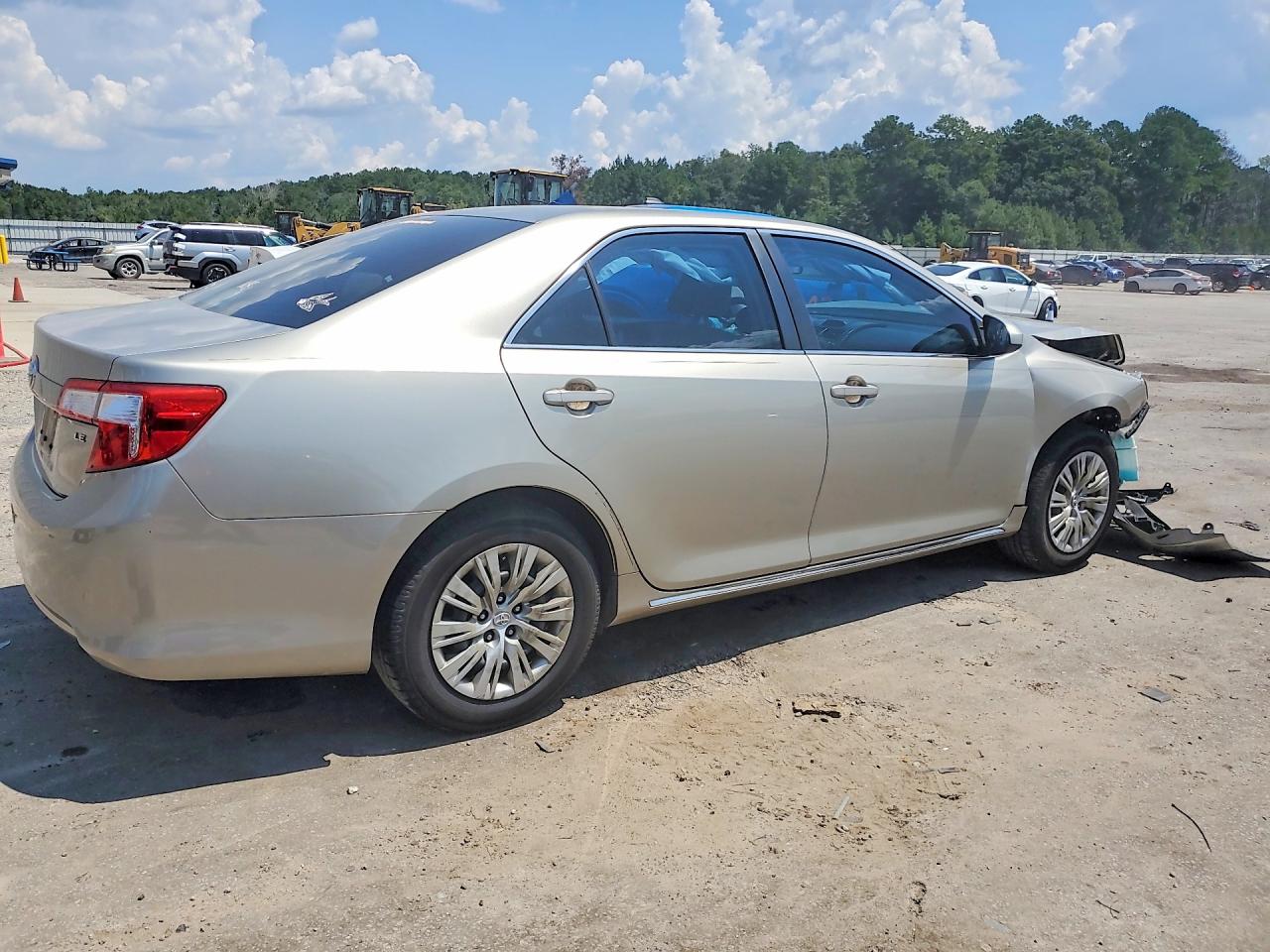 2014 Toyota Camry Le Gold vin: 4T1BF1FK5EU382124