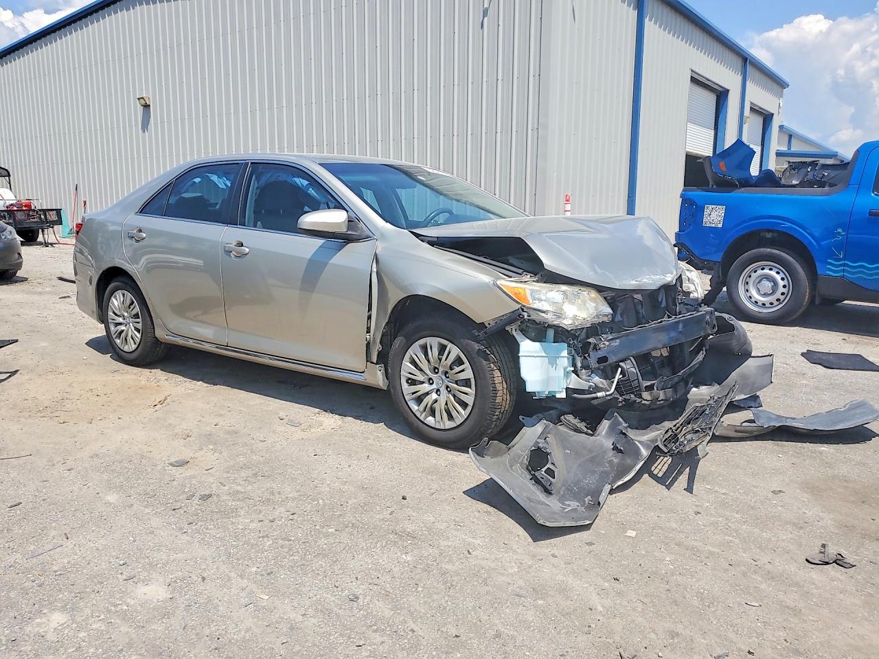 2014 Toyota Camry Le Gold vin: 4T1BF1FK5EU382124