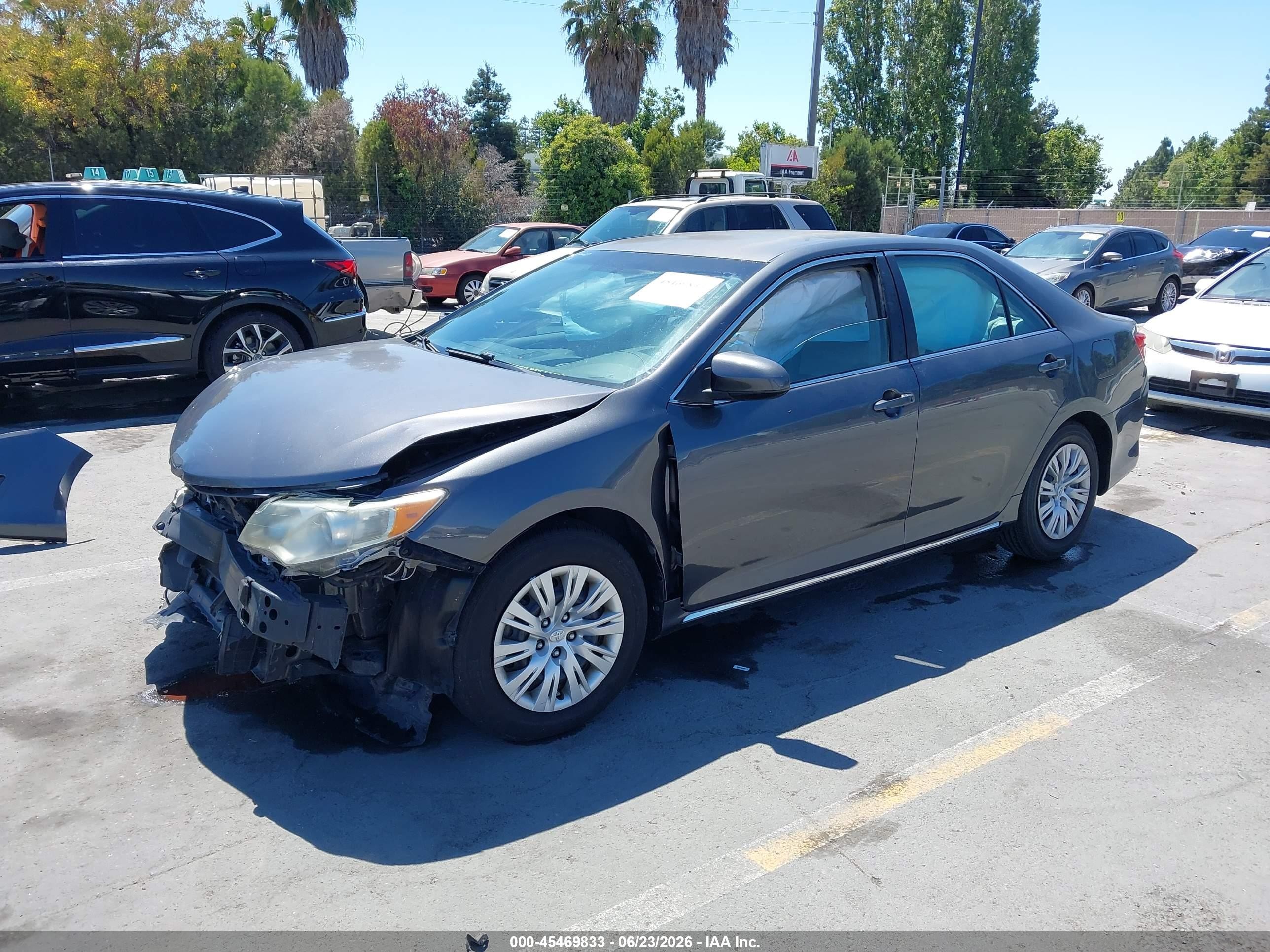 2014 Toyota Camry Le Gray vin: 4T1BF1FK5EU401268