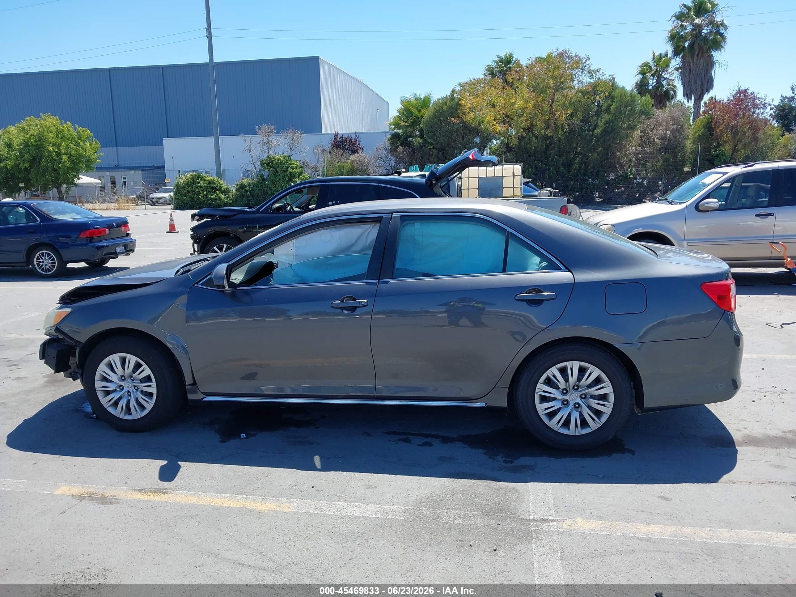 2014 Toyota Camry Le Gray vin: 4T1BF1FK5EU401268
