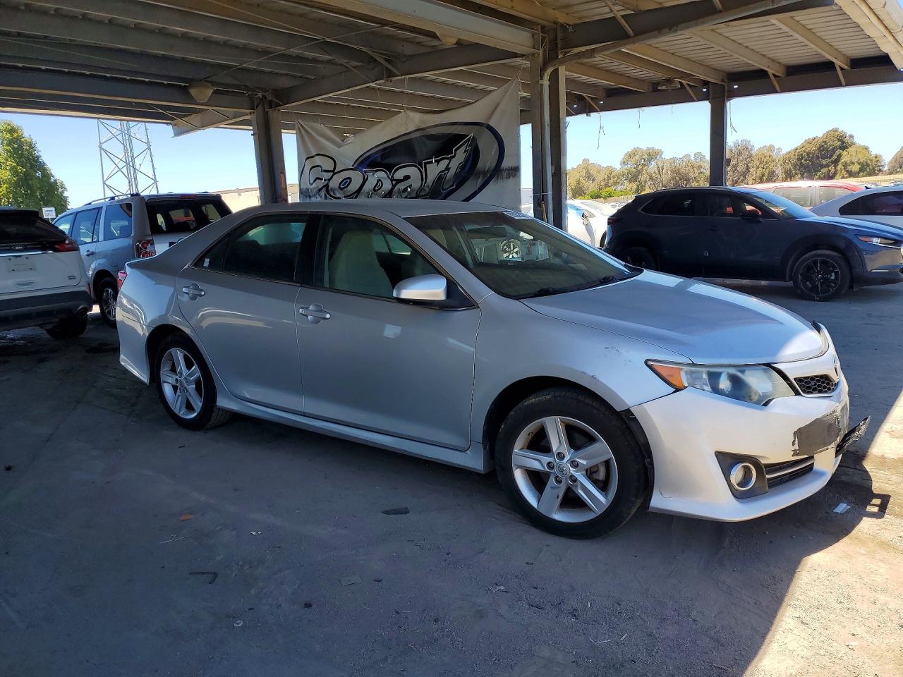 2014 Toyota Camry Se Серебряный vin: 4T1BF1FK5EU418068