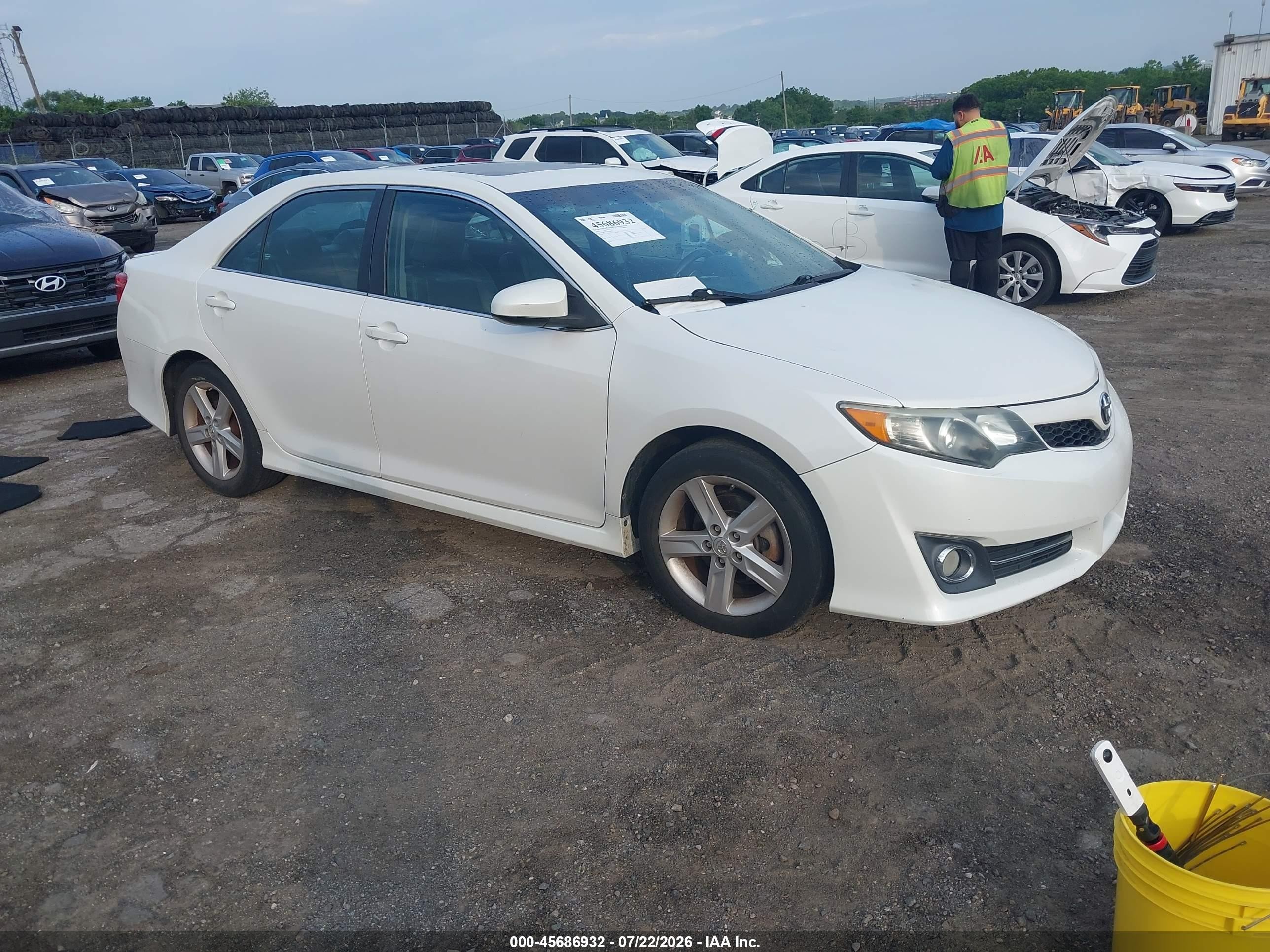 2014 Toyota Camry Se White vin: 4T1BF1FK5EU418877