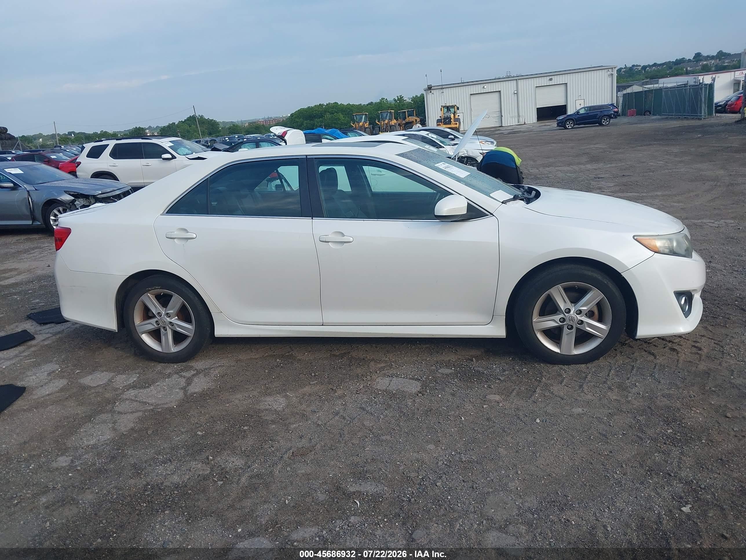 2014 Toyota Camry Se White vin: 4T1BF1FK5EU418877