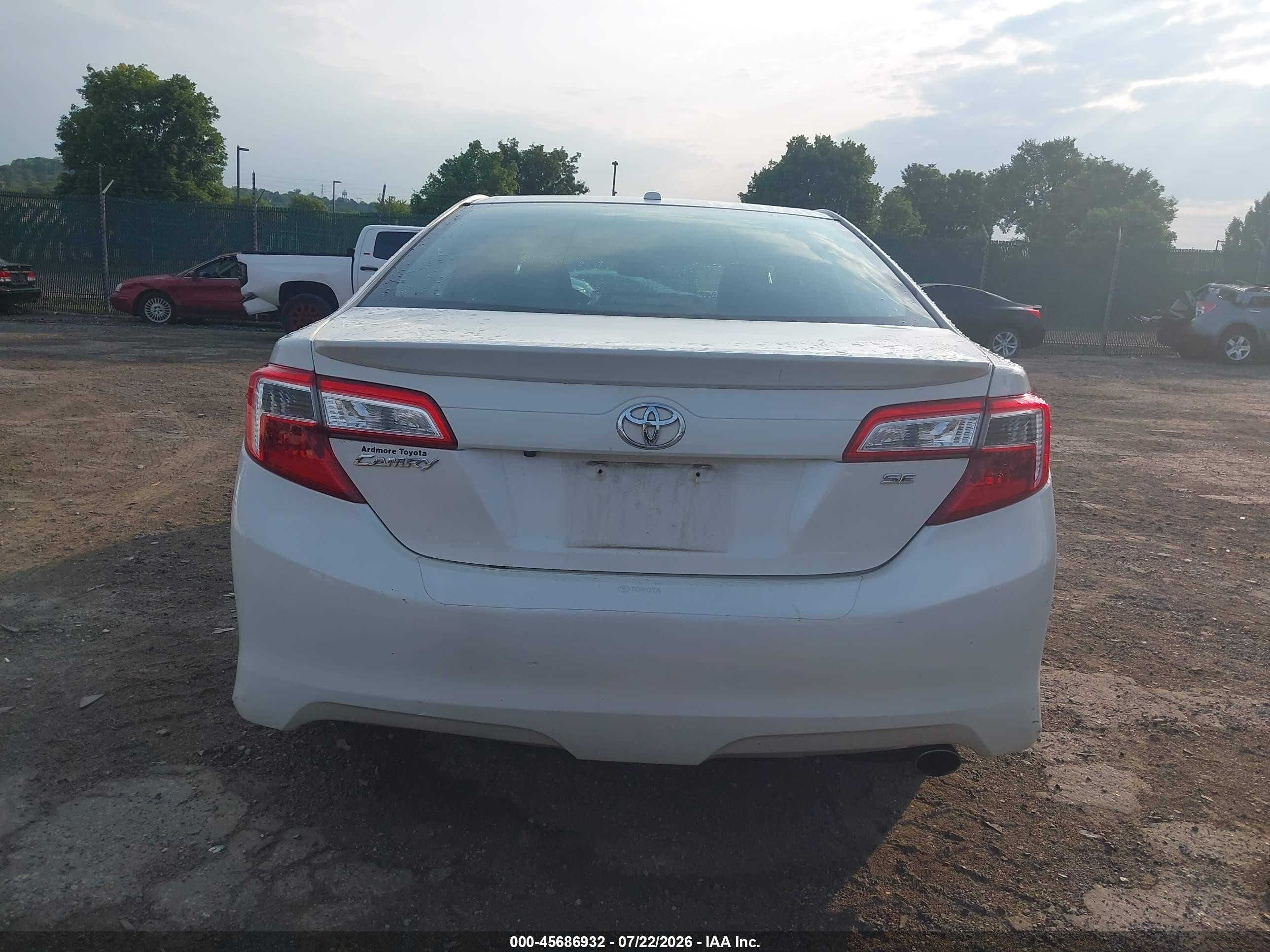 2014 Toyota Camry Se White vin: 4T1BF1FK5EU418877