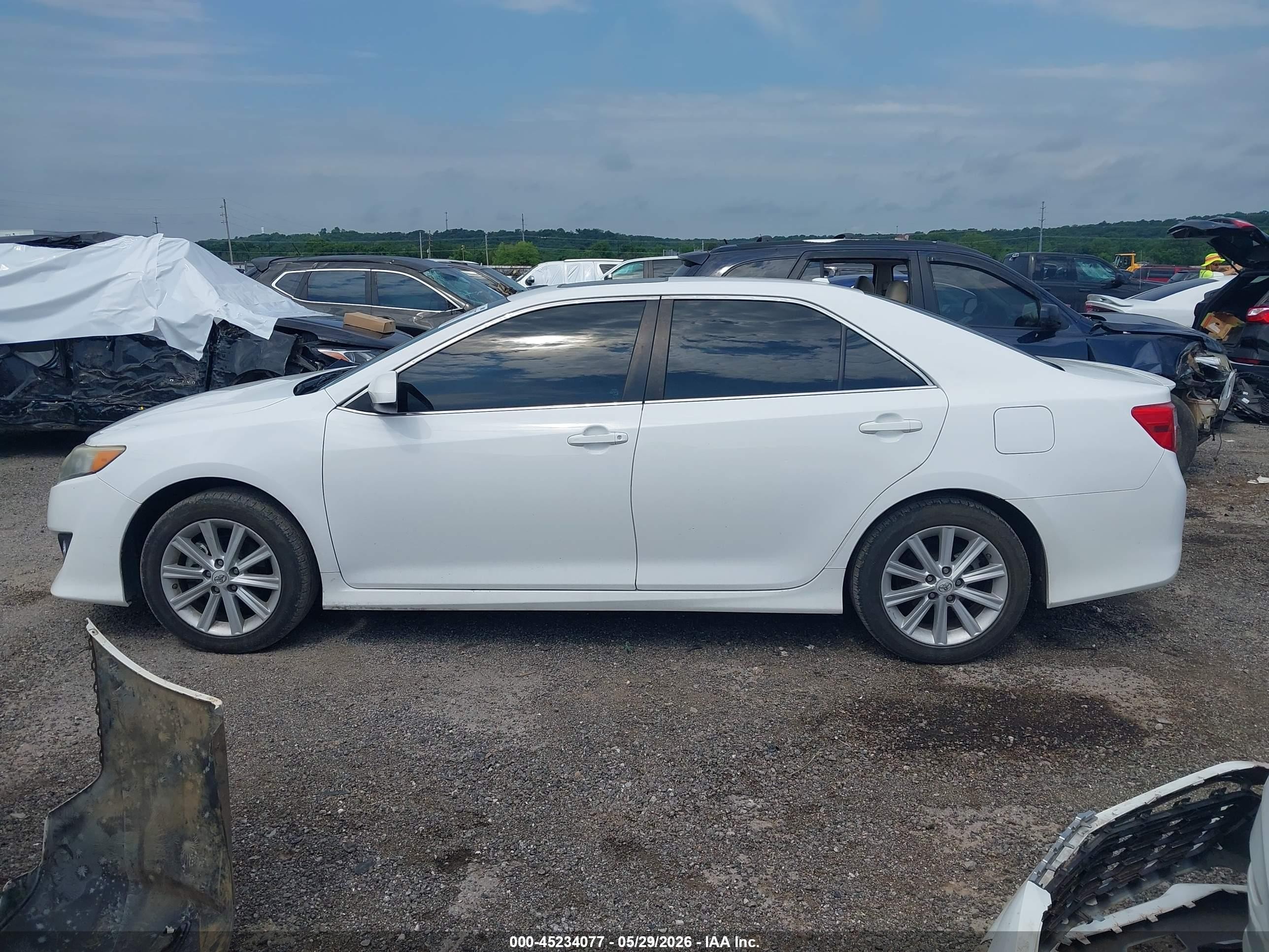 2014 Toyota Camry Se White vin: 4T1BF1FK5EU449059