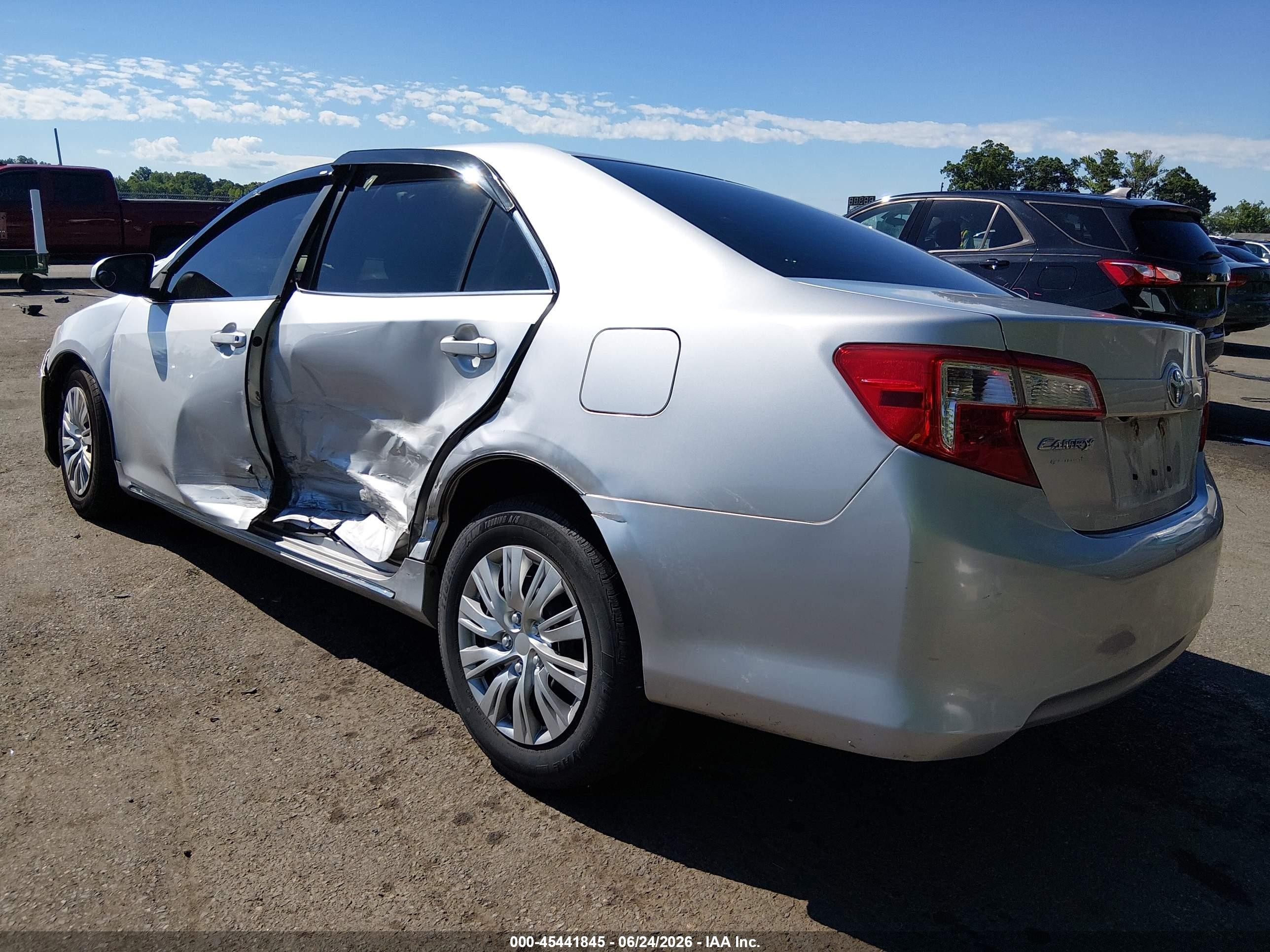 2014 Toyota Camry Le Silver vin: 4T1BF1FK5EU452429