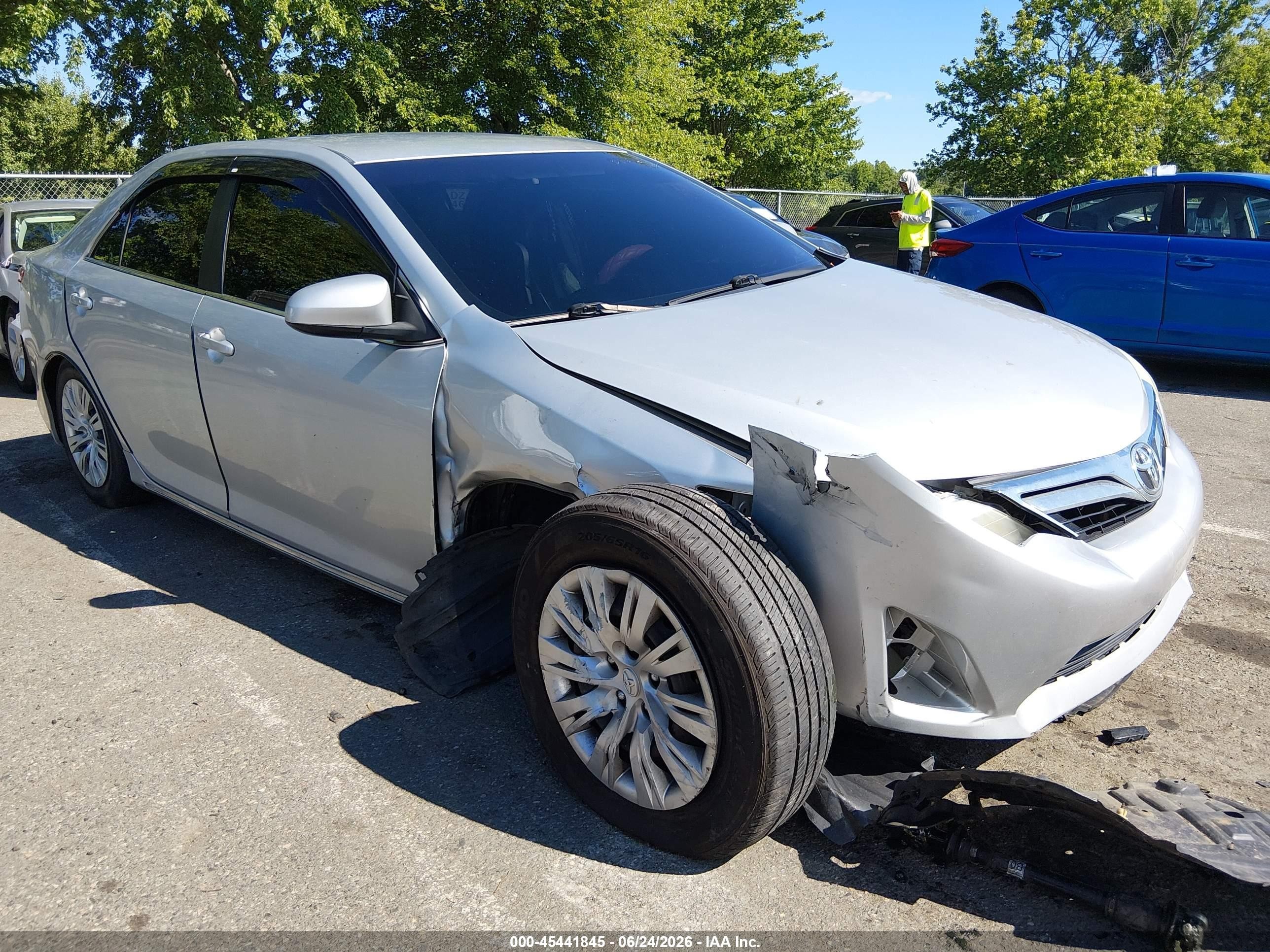 2014 Toyota Camry Le Silver vin: 4T1BF1FK5EU452429