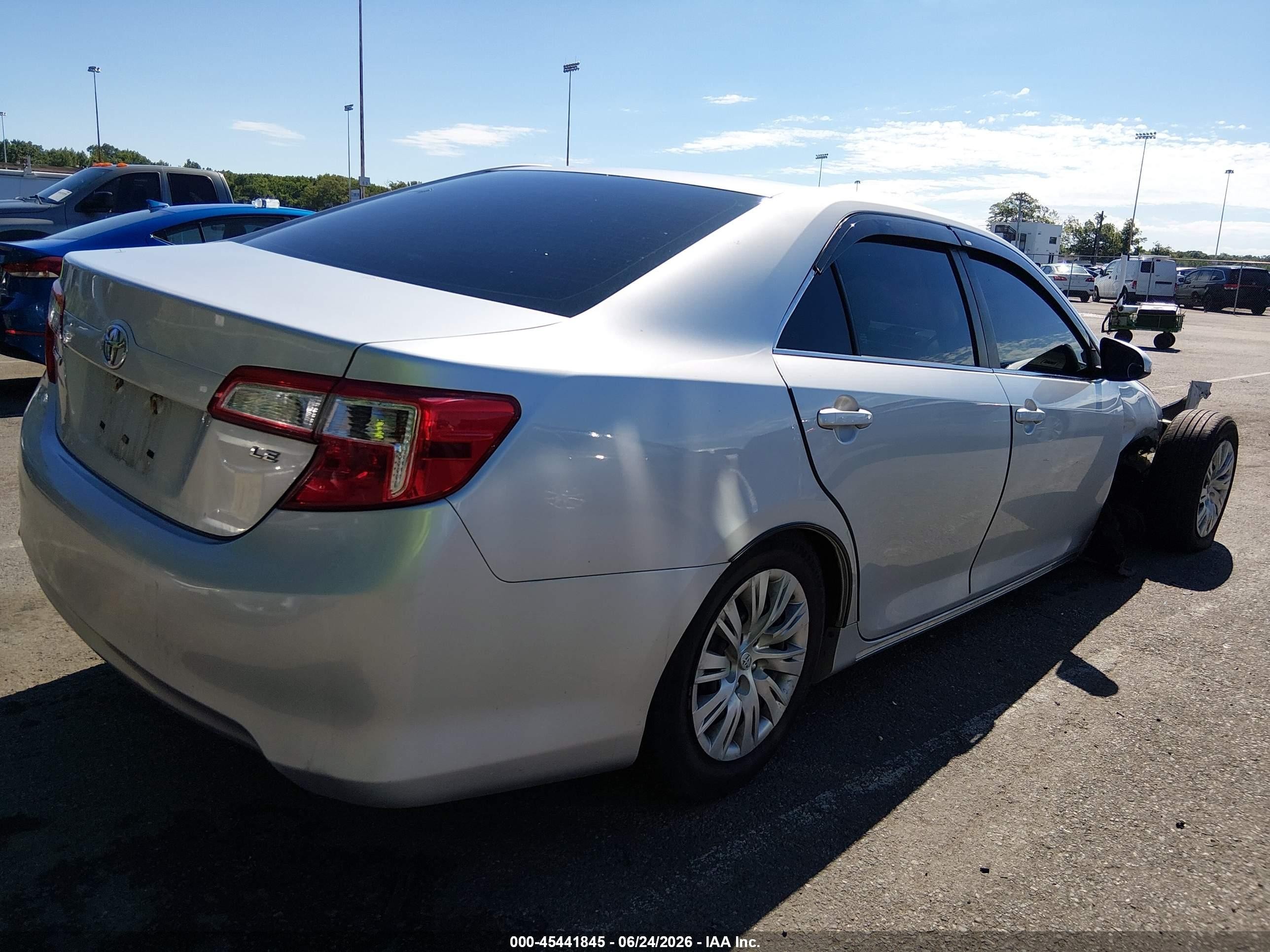 2014 Toyota Camry Le Silver vin: 4T1BF1FK5EU452429