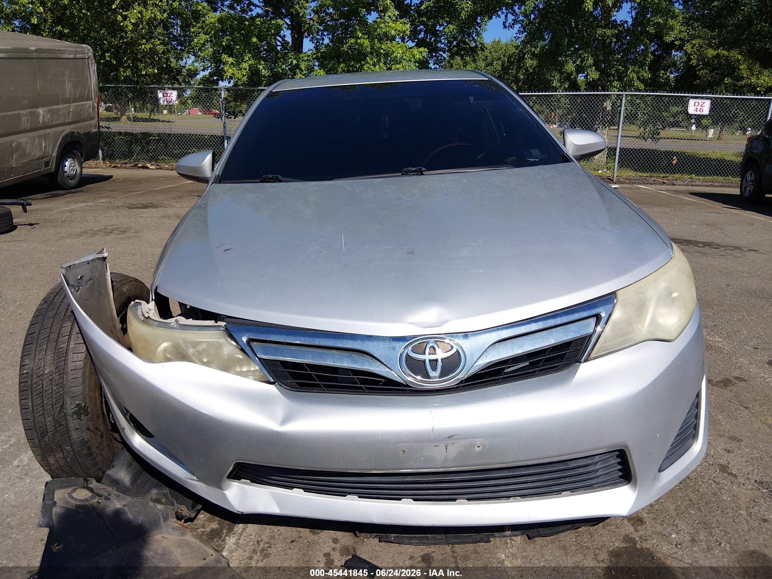 2014 Toyota Camry Le Silver vin: 4T1BF1FK5EU452429