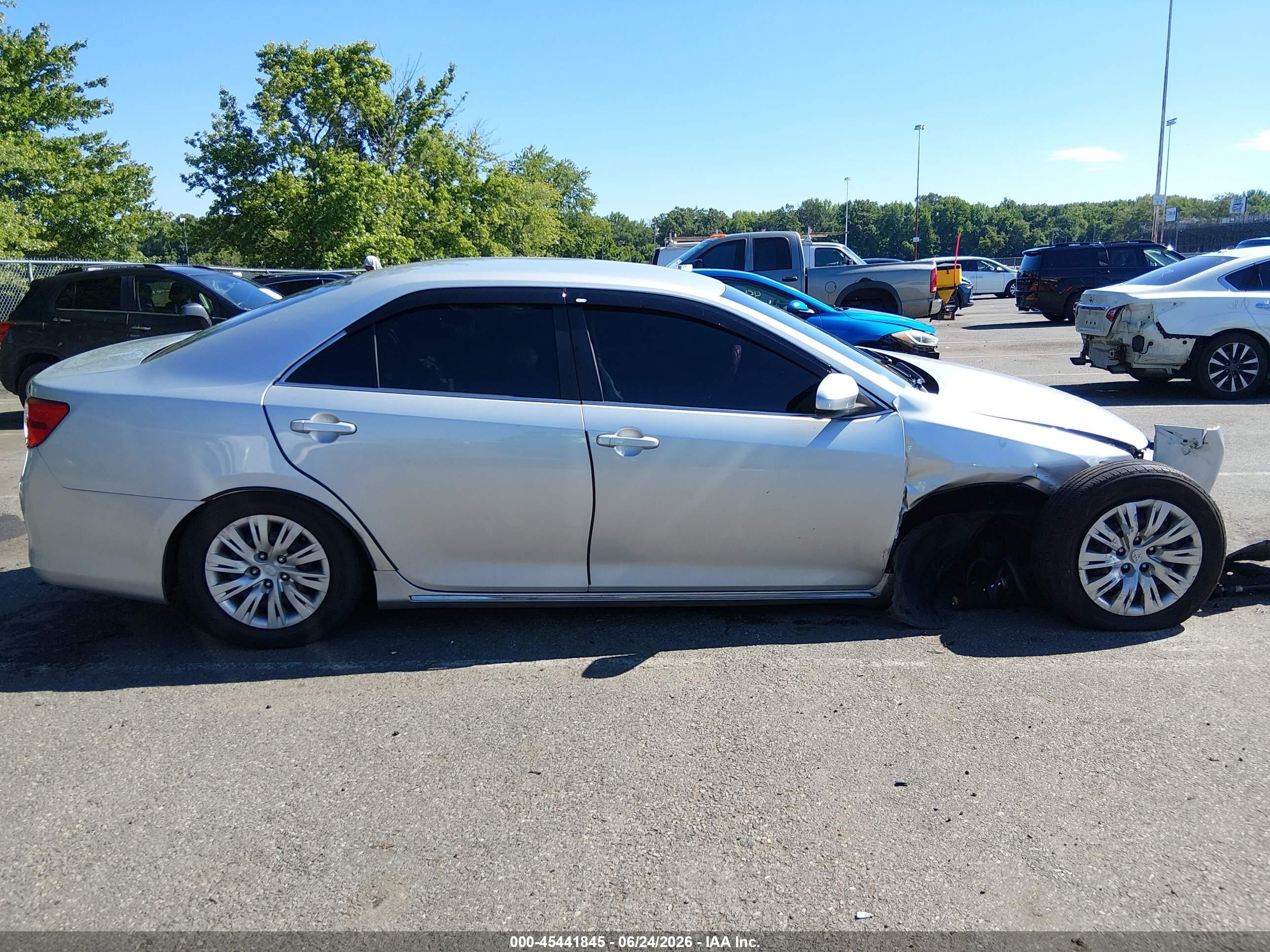 2014 Toyota Camry Le Silver vin: 4T1BF1FK5EU452429