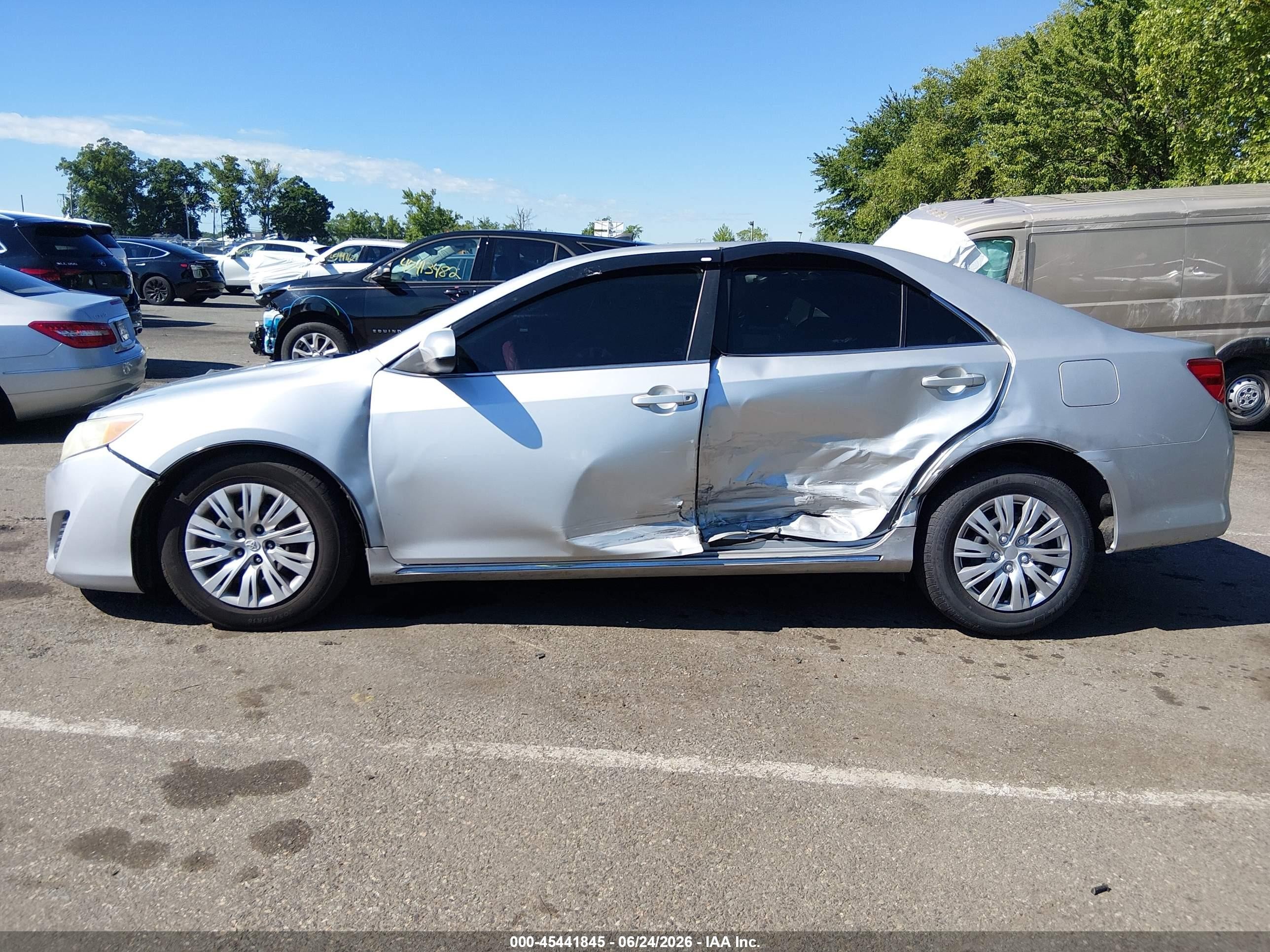 2014 Toyota Camry Le Silver vin: 4T1BF1FK5EU452429
