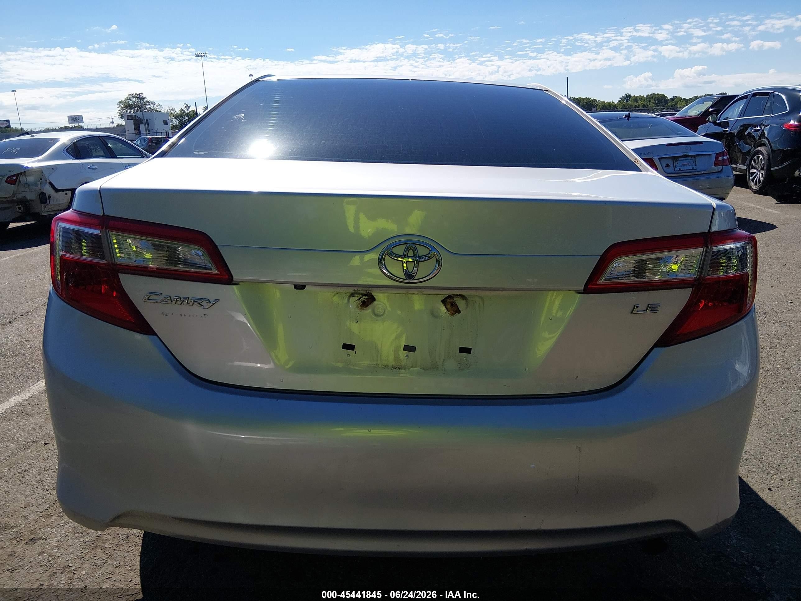 2014 Toyota Camry Le Silver vin: 4T1BF1FK5EU452429