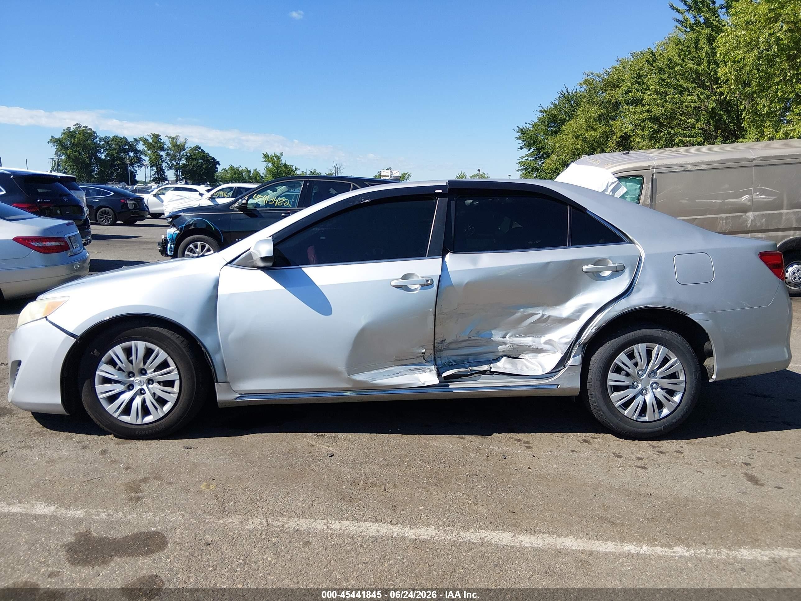 2014 Toyota Camry Le Silver vin: 4T1BF1FK5EU452429
