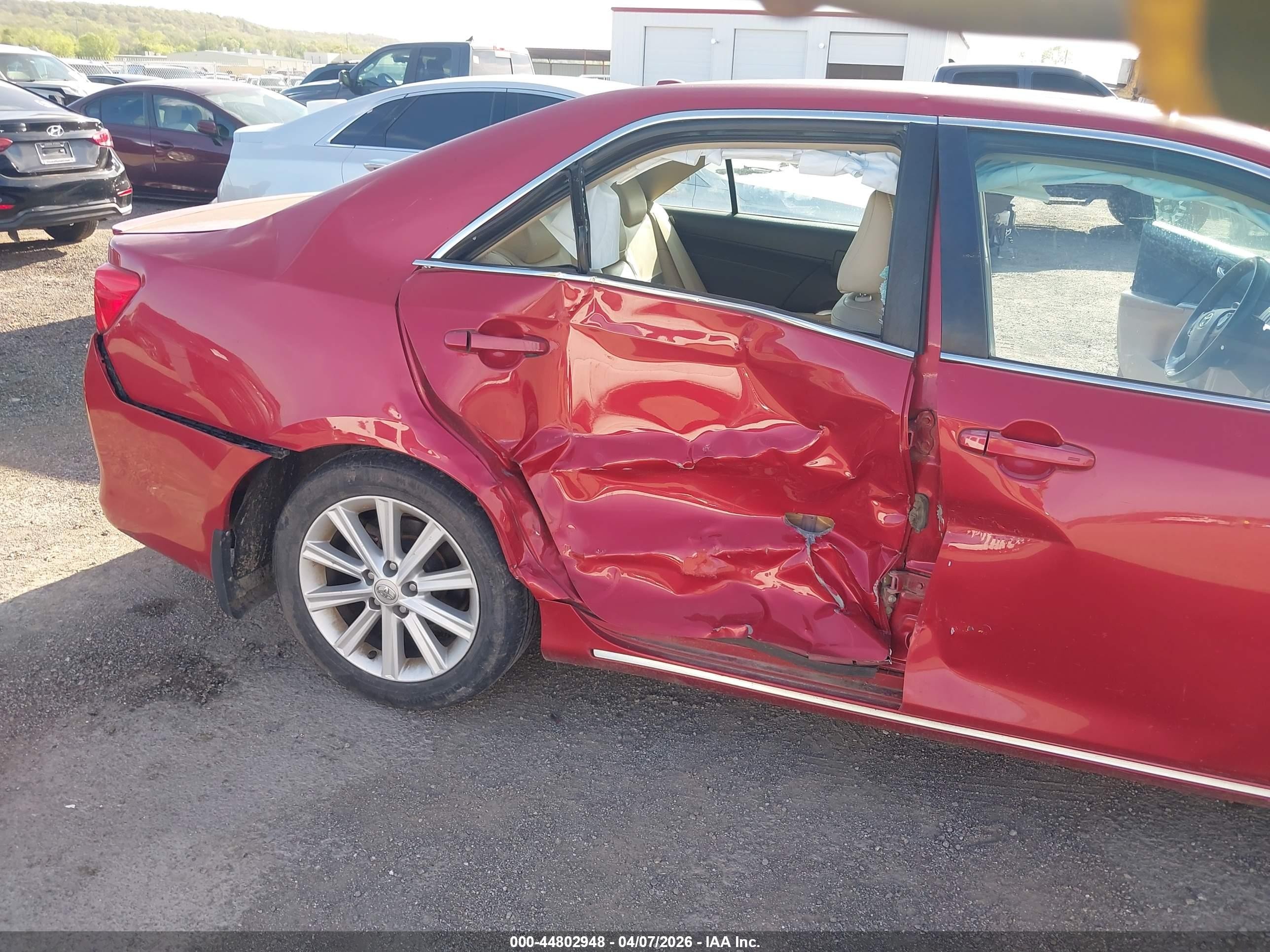 2014 Toyota Camry Xle Red vin: 4T1BF1FK5EU744761
