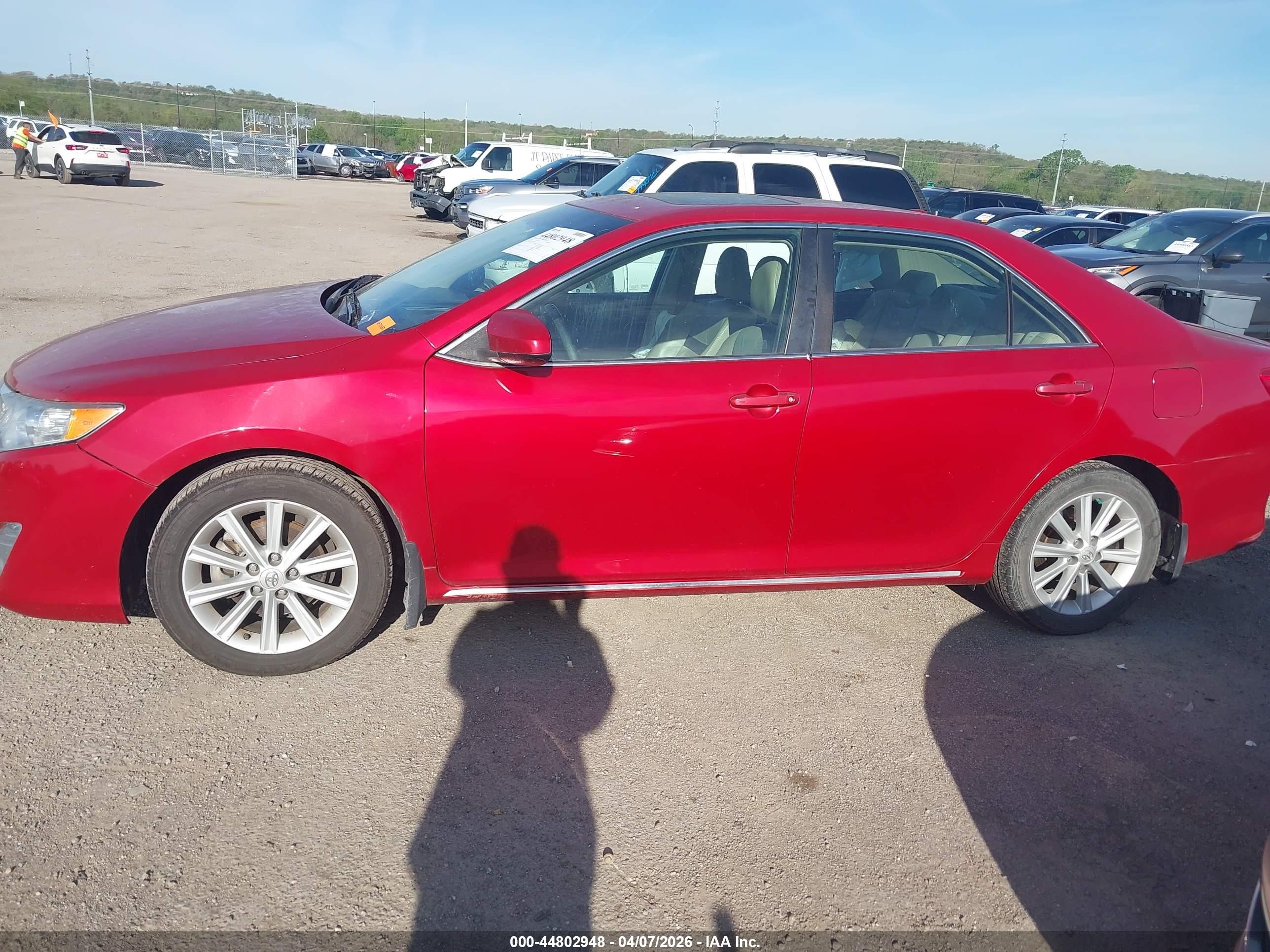 2014 Toyota Camry Xle Red vin: 4T1BF1FK5EU744761