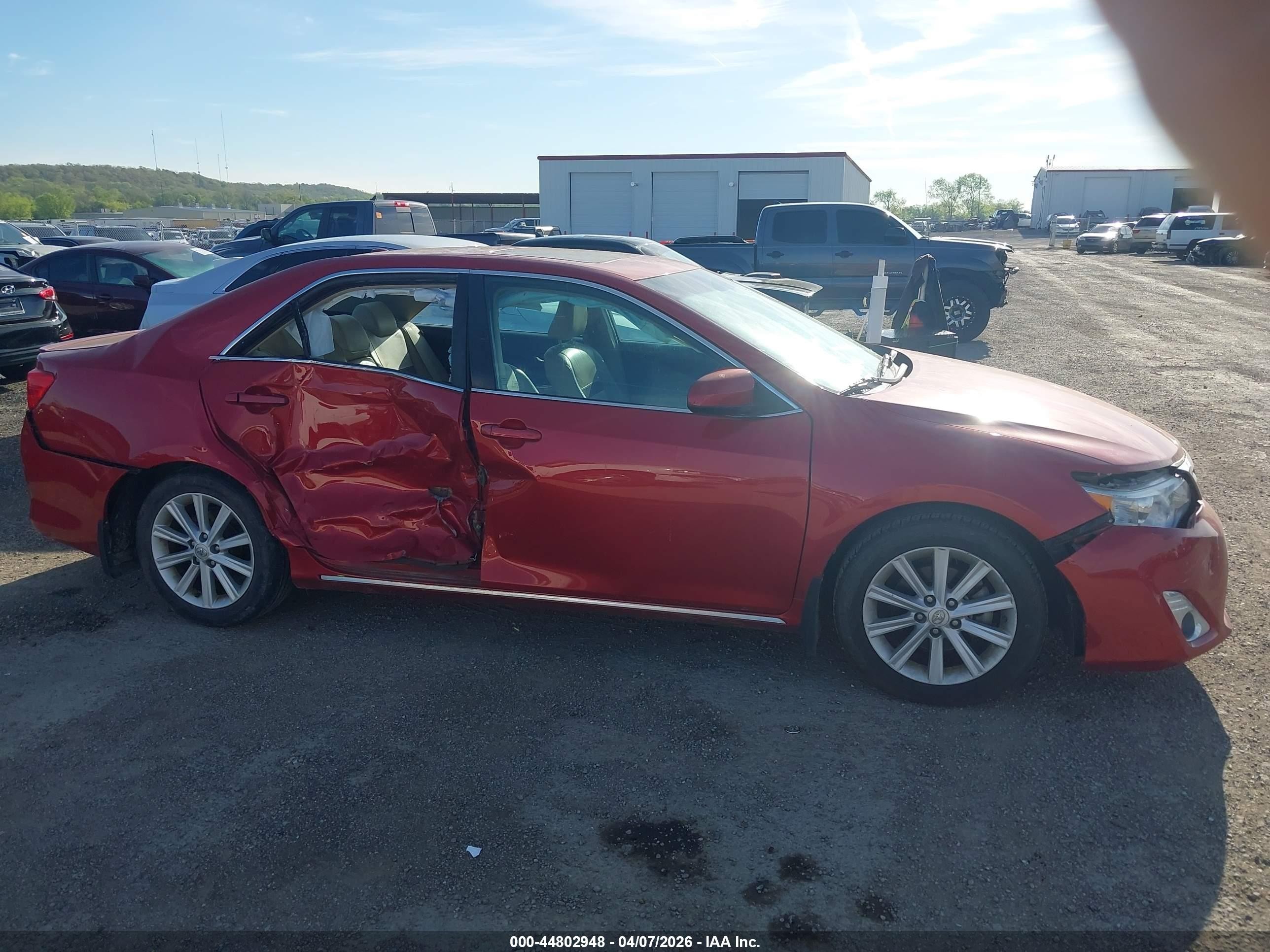2014 Toyota Camry Xle Red vin: 4T1BF1FK5EU744761