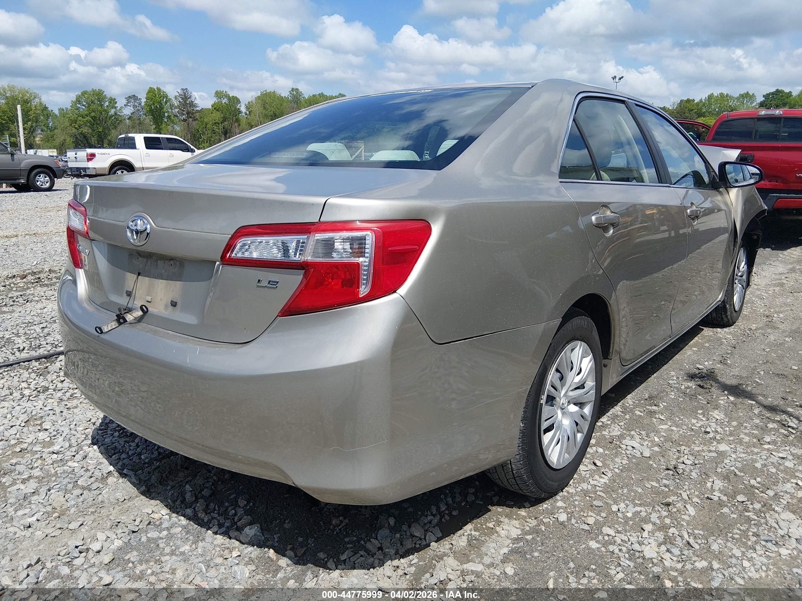 2014 Toyota Camry Le Tan vin: 4T1BF1FK5EU765867