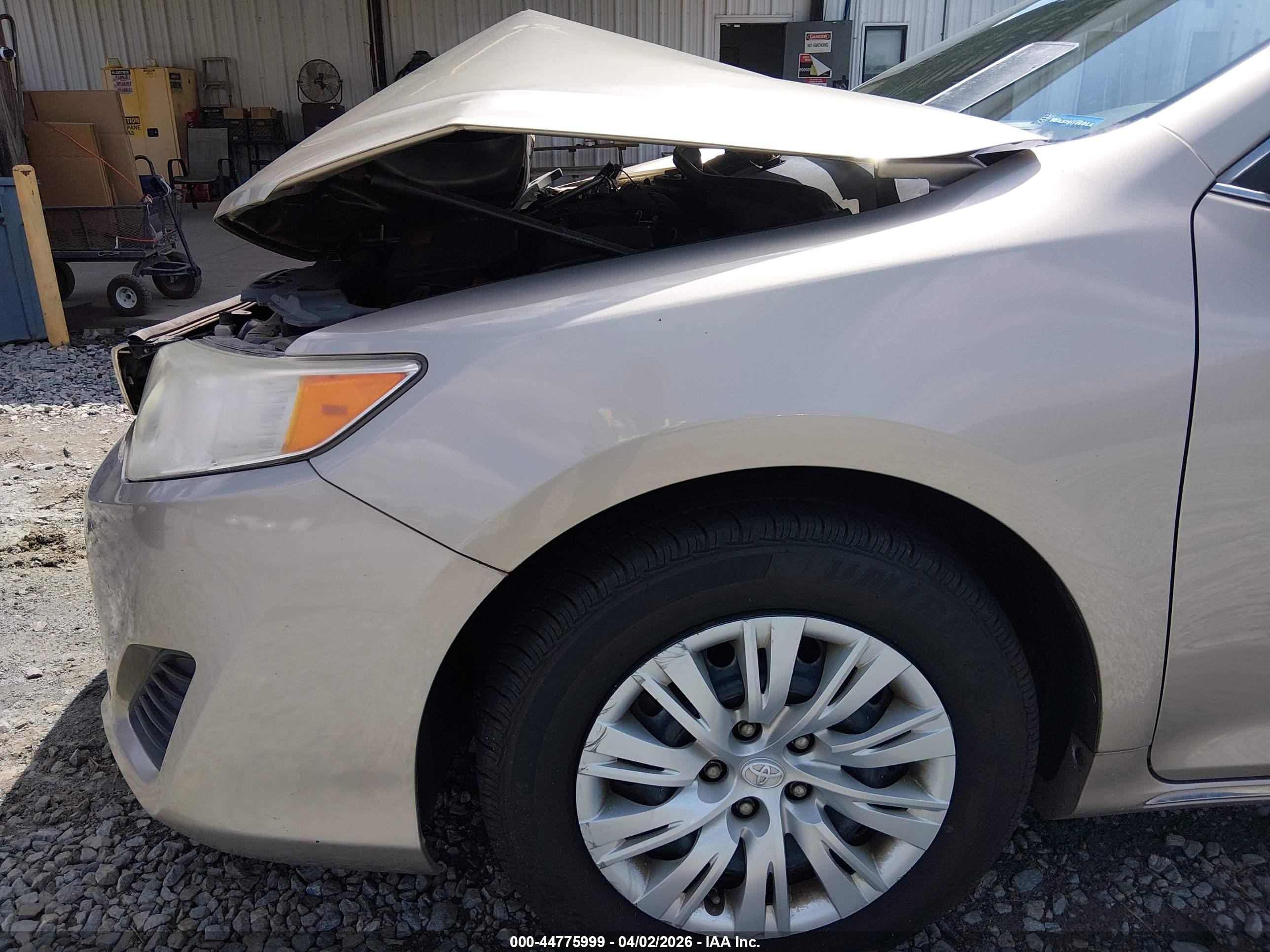 2014 Toyota Camry Le Tan vin: 4T1BF1FK5EU765867
