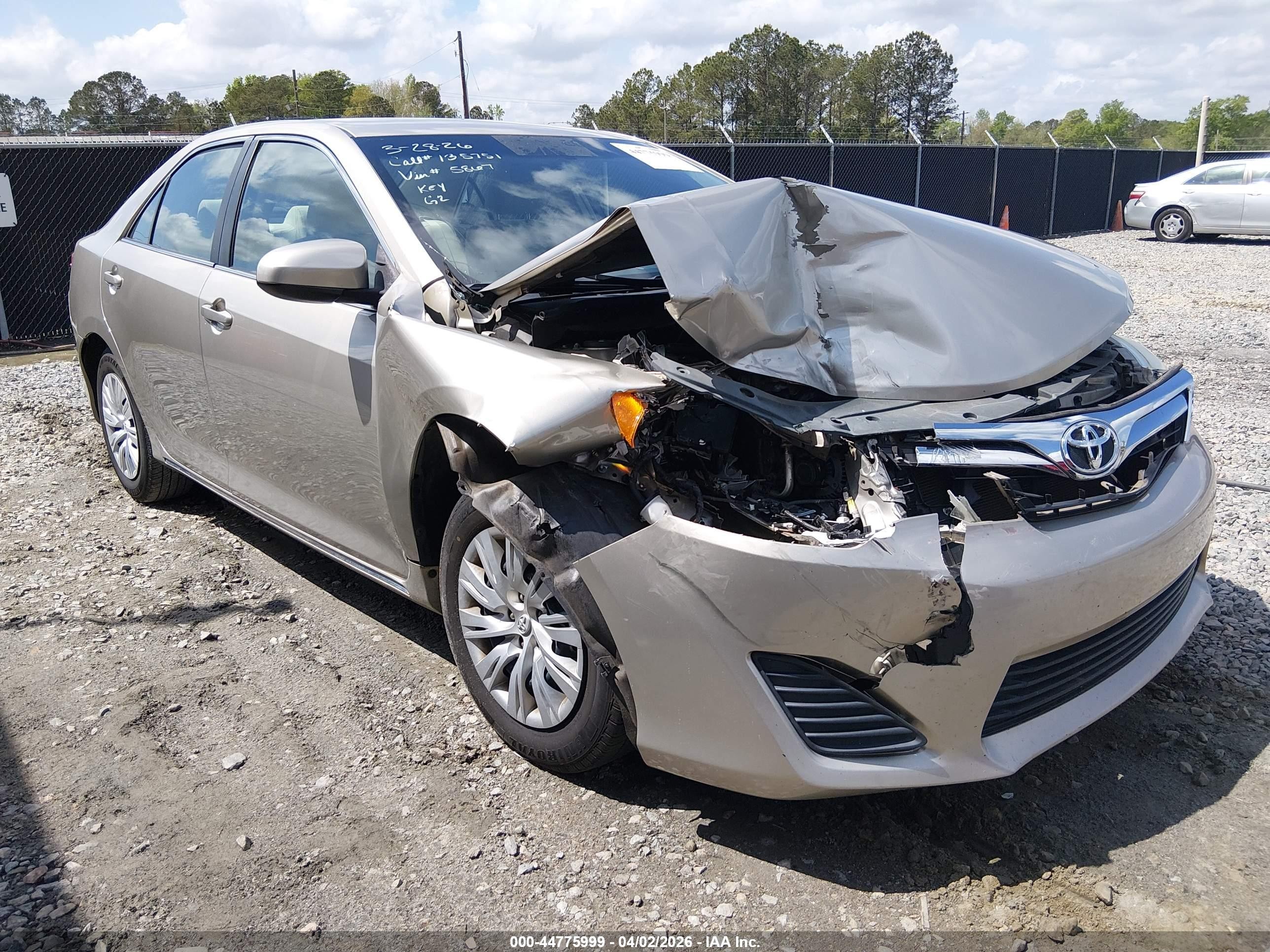 2014 Toyota Camry Le Tan vin: 4T1BF1FK5EU765867