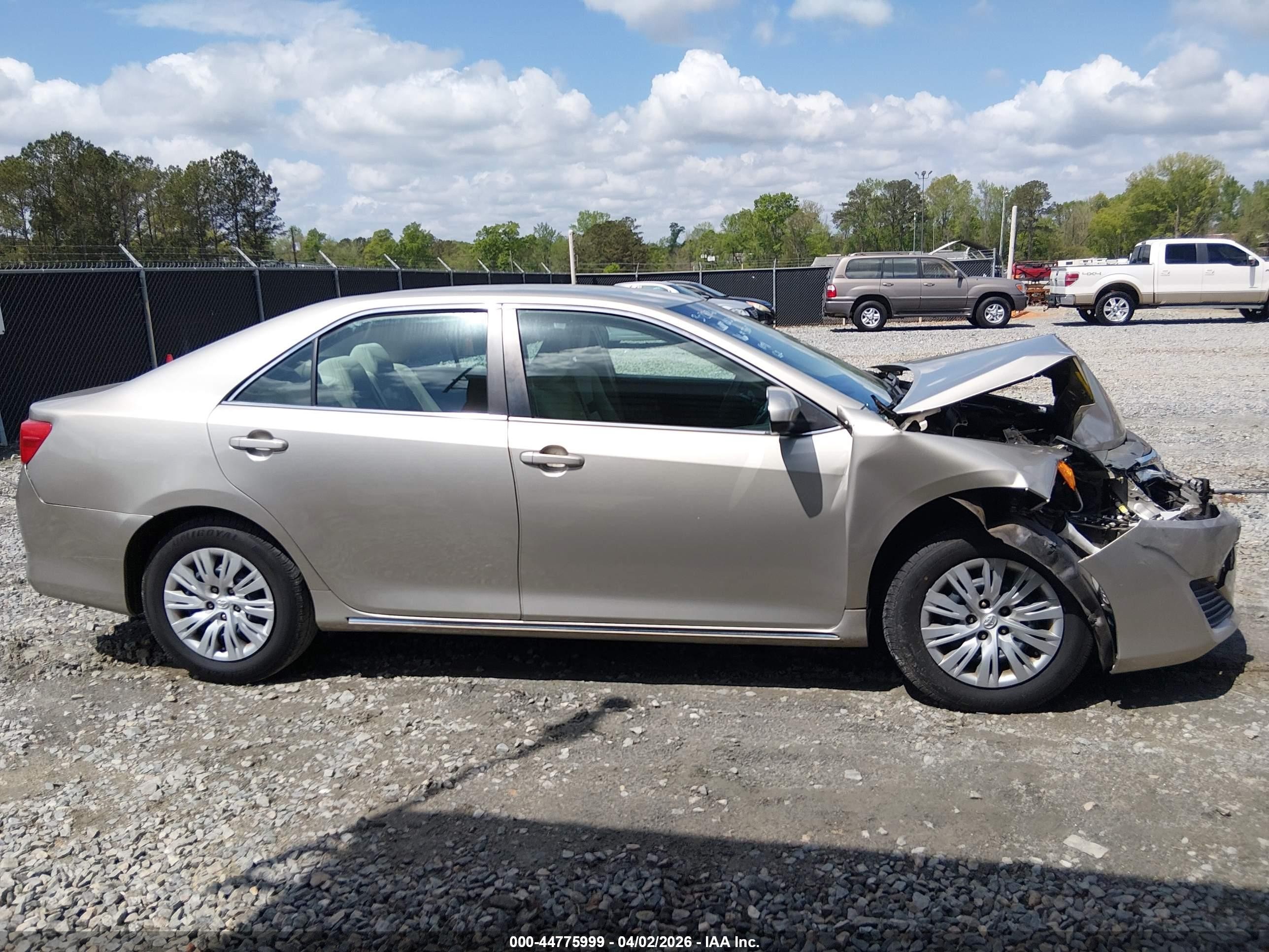 2014 Toyota Camry Le Tan vin: 4T1BF1FK5EU765867